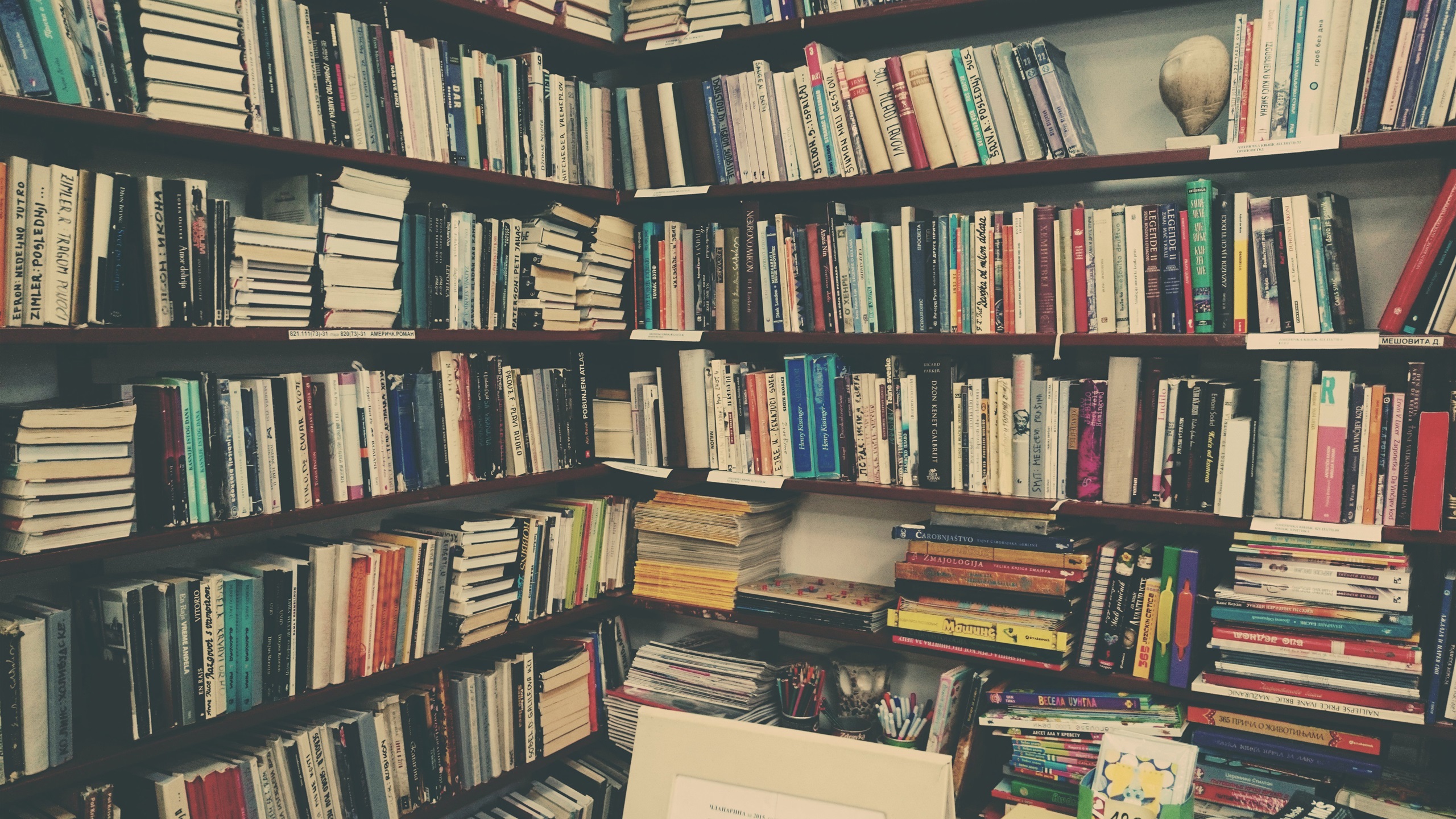 Libros Fondo De Pantalla 4k - HD Wallpaper 