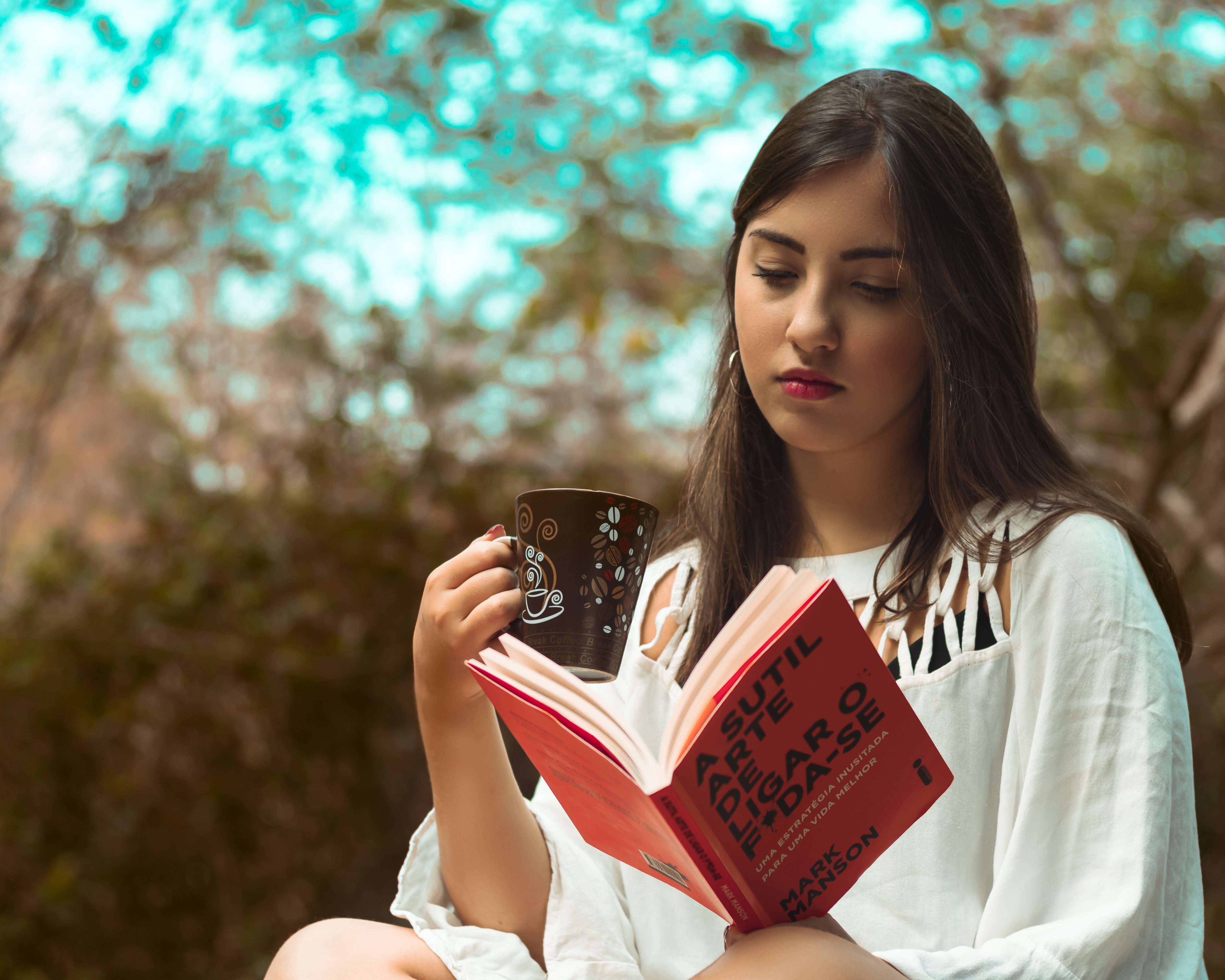 Pretty Girl Reading Book - HD Wallpaper 