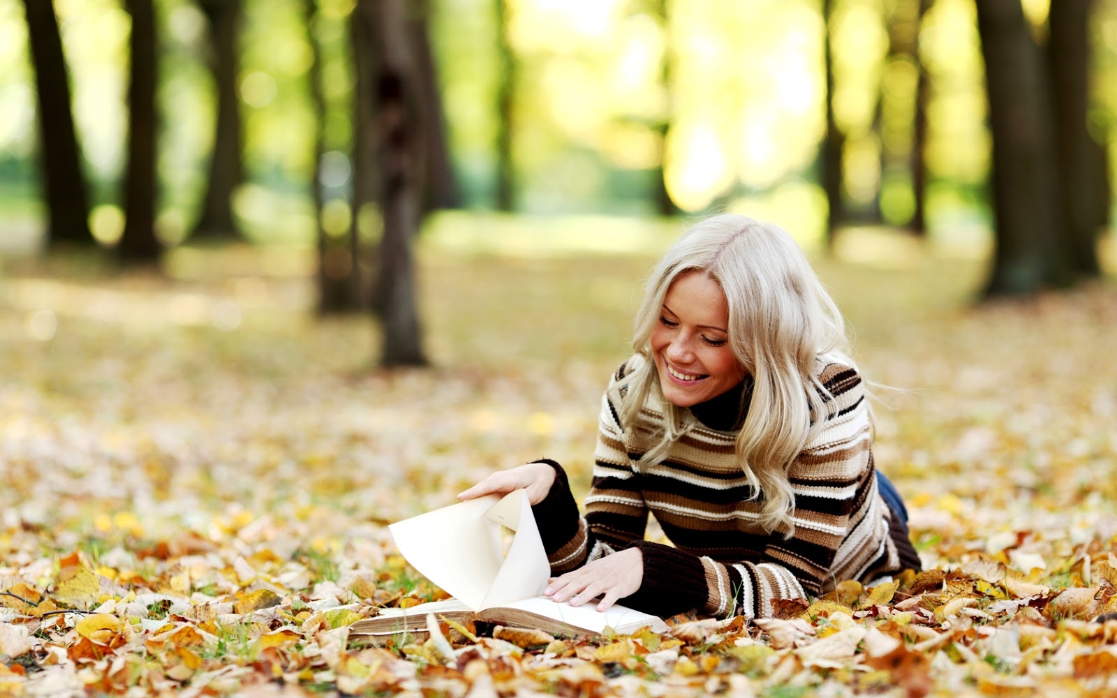 Blonde Girl Reading Book On Yellow Leaves Hd Autumn - Reading A Book Hd - HD Wallpaper 