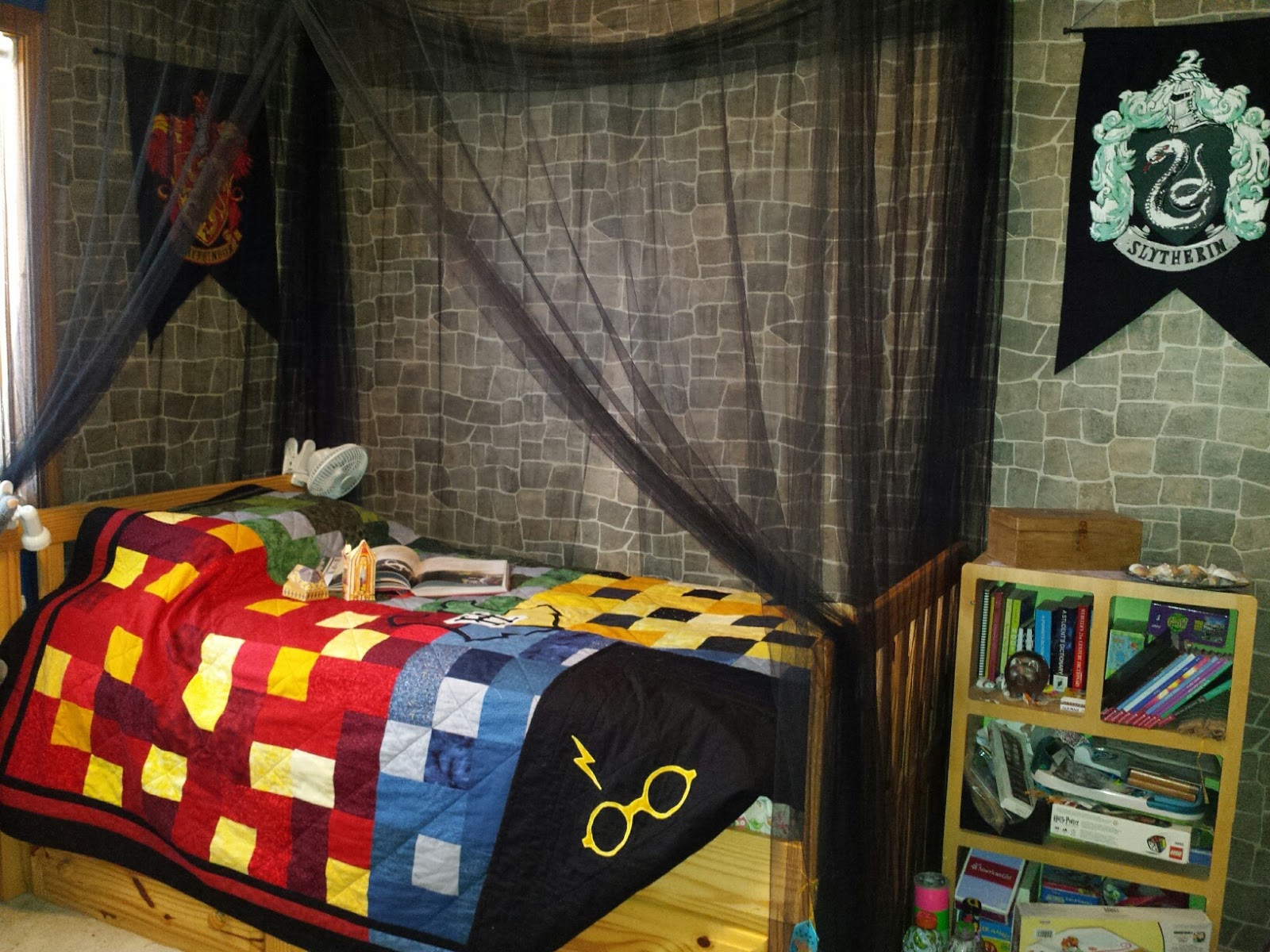 Harry Potter Themed Bedroom - HD Wallpaper 