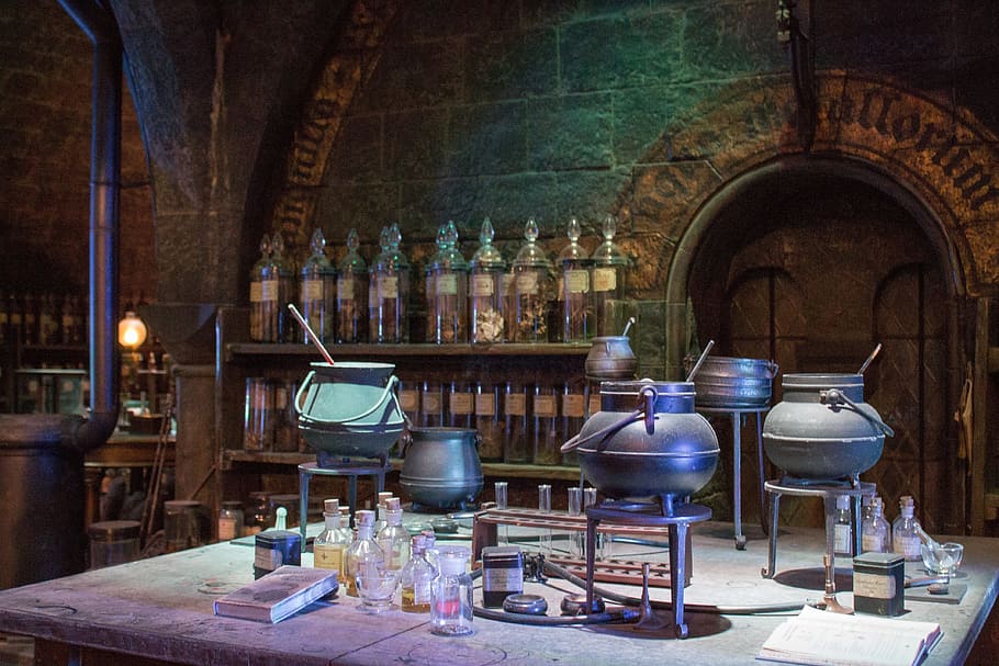 Pots With Rod On Metal Stand Surrounded With Bottles, - Harry Potter Potions Class - HD Wallpaper 