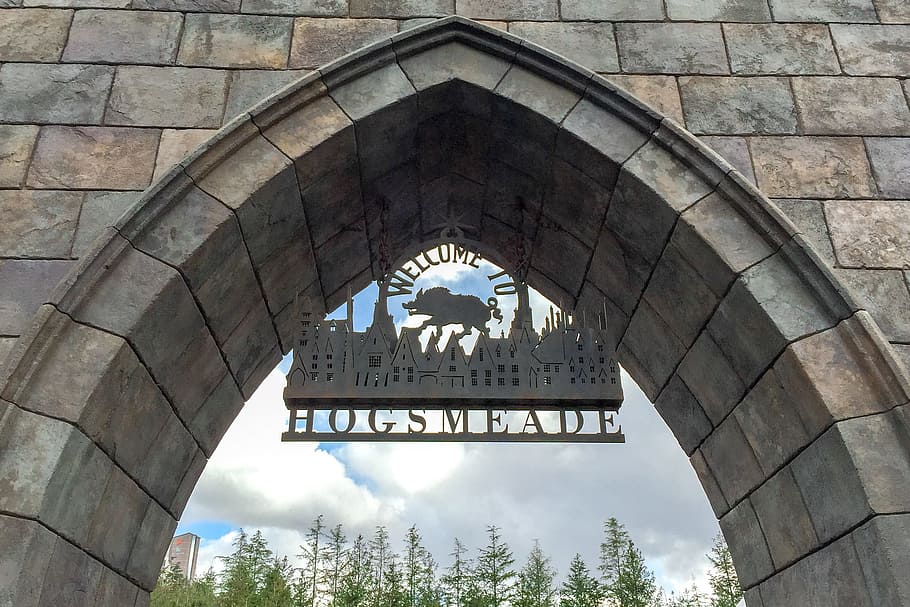 Gray Metal Hogsmeade Signage, Harry Potter, Hogwarts, - Places In Harry Potter - HD Wallpaper 