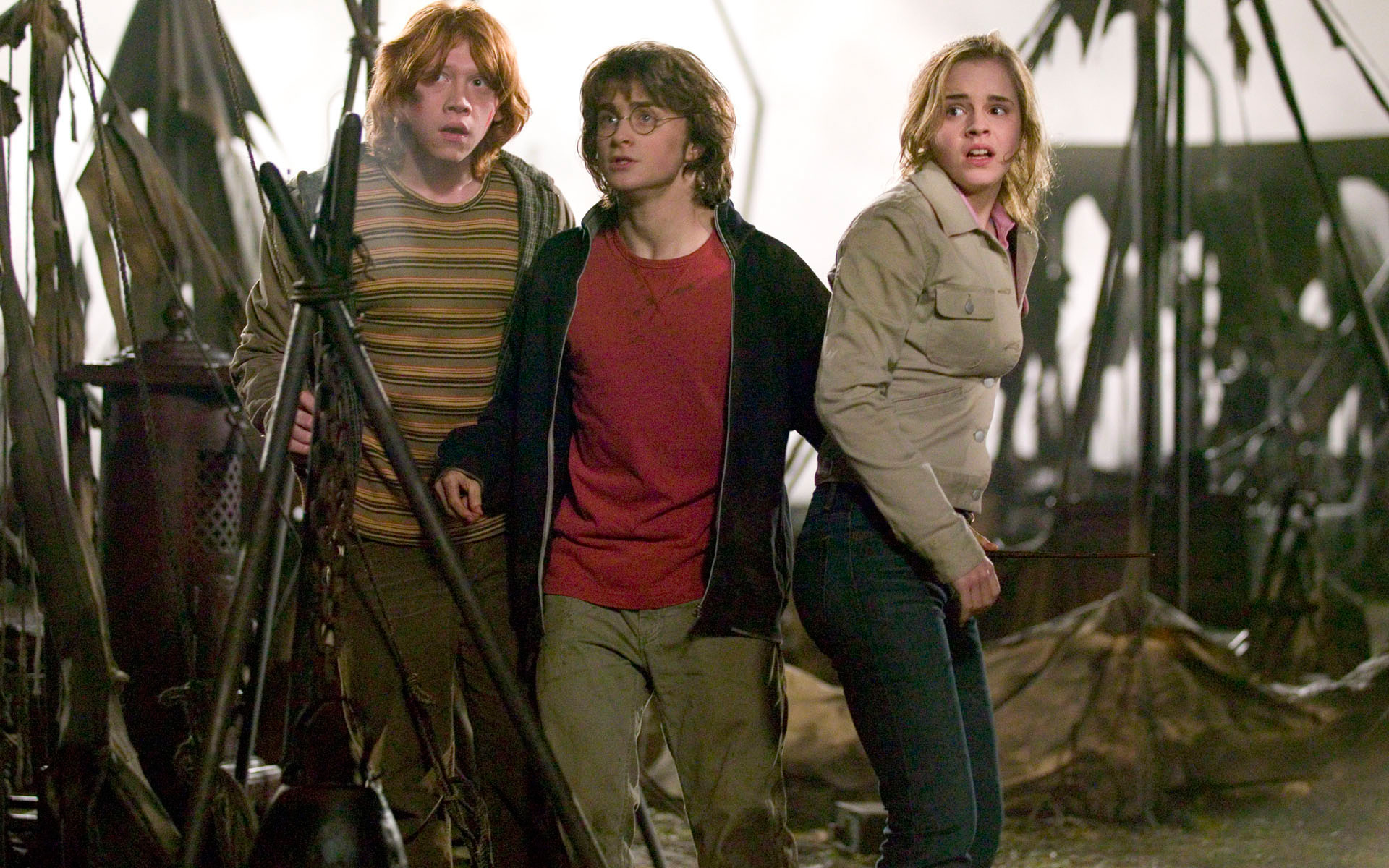 Emma Watson Fearing In Harrypotter - Harry Potter - HD Wallpaper 