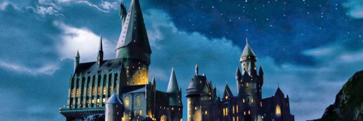 Harry Potter Wallpaper Hogwarts Wallpapers001 - Quidditch Hogwarts Castle Harry Potter - HD Wallpaper 