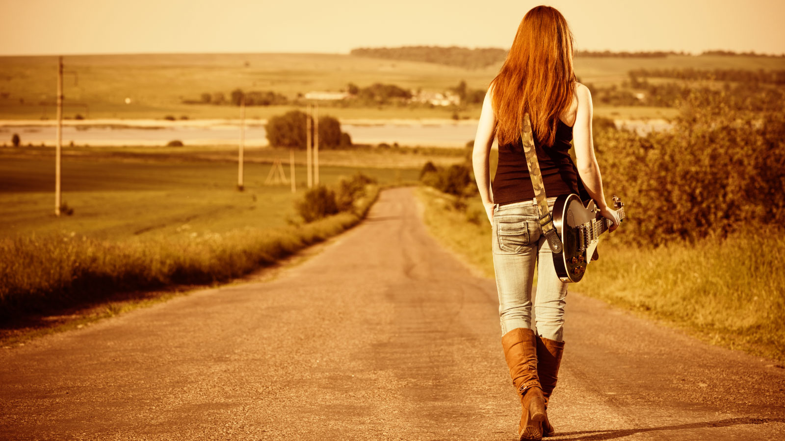 Woman With Guitar On The Country Road - Girl Walking With Guitar - HD Wallpaper 