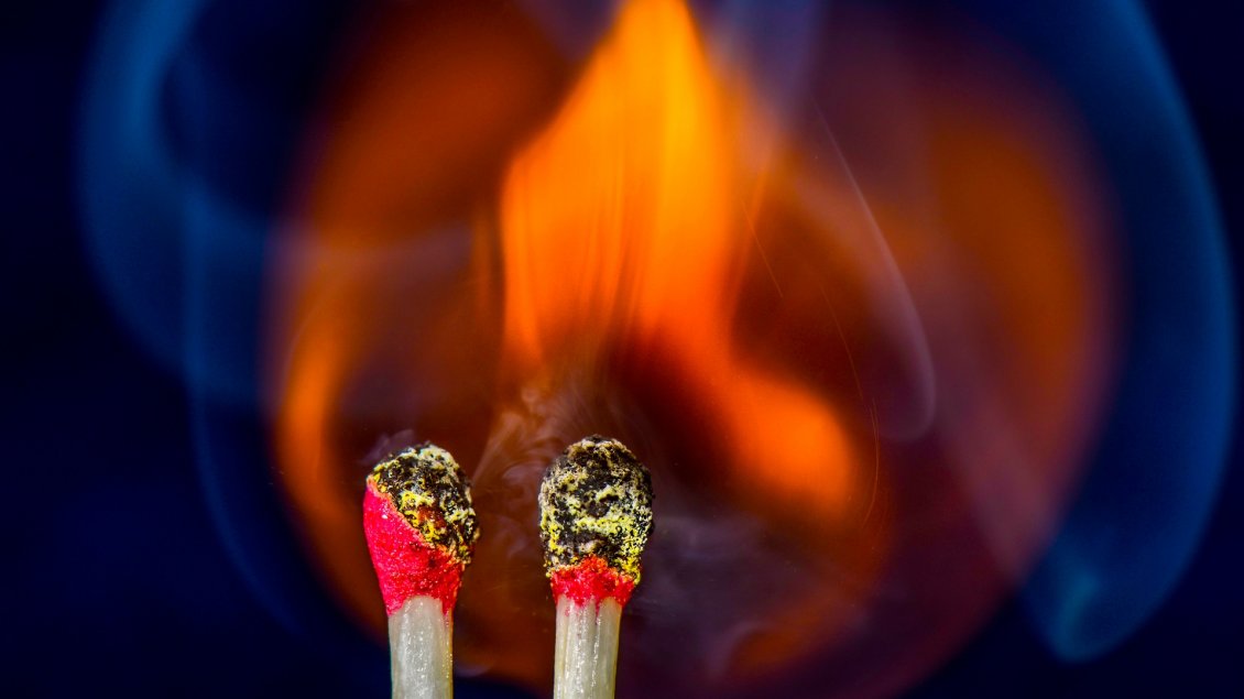 Download Wallpaper Two Matches On Fire - Fire - HD Wallpaper 