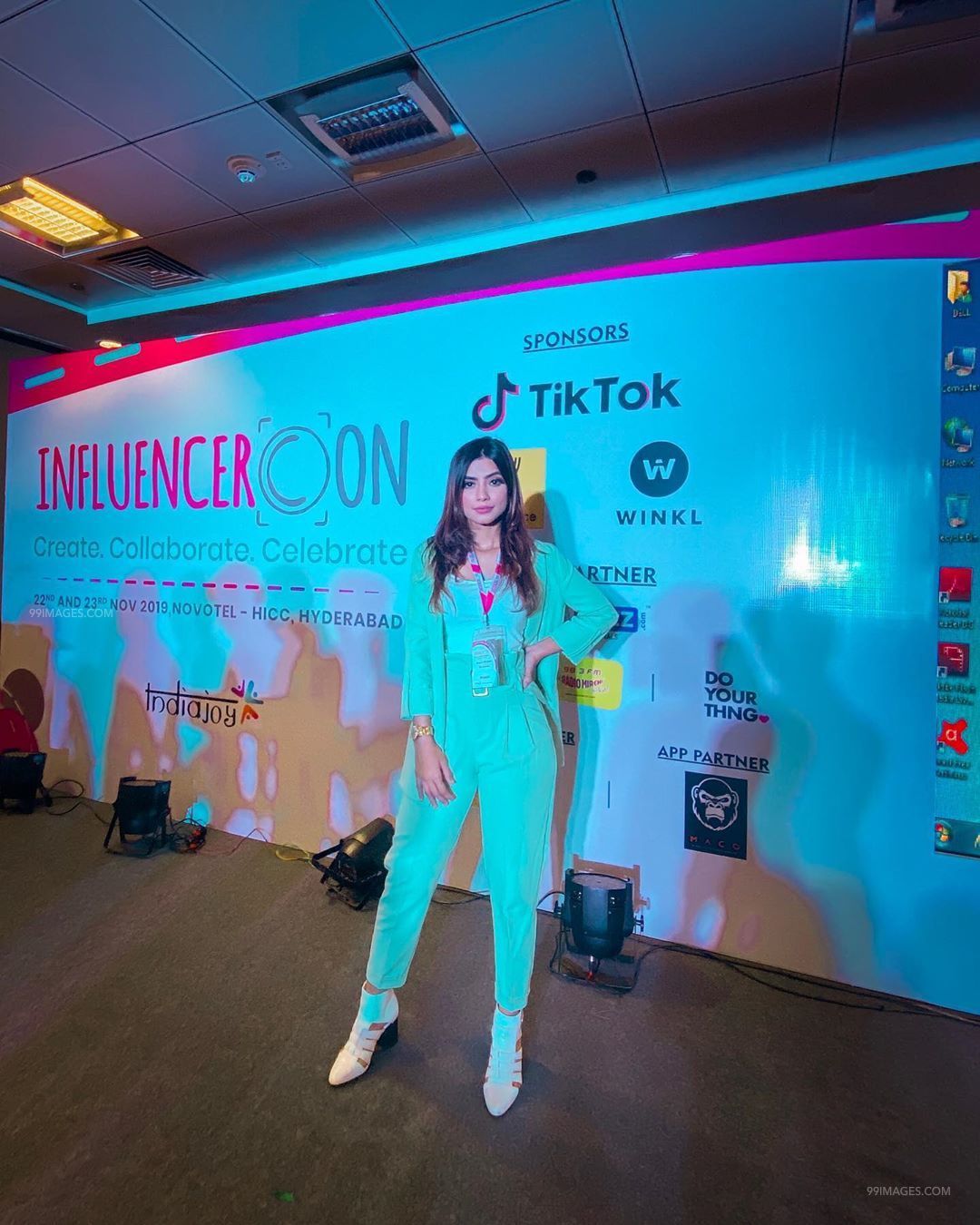 Nagma Mirajkar Hot Hd Photos & Wallpapers For Mobile - Stage - HD Wallpaper 