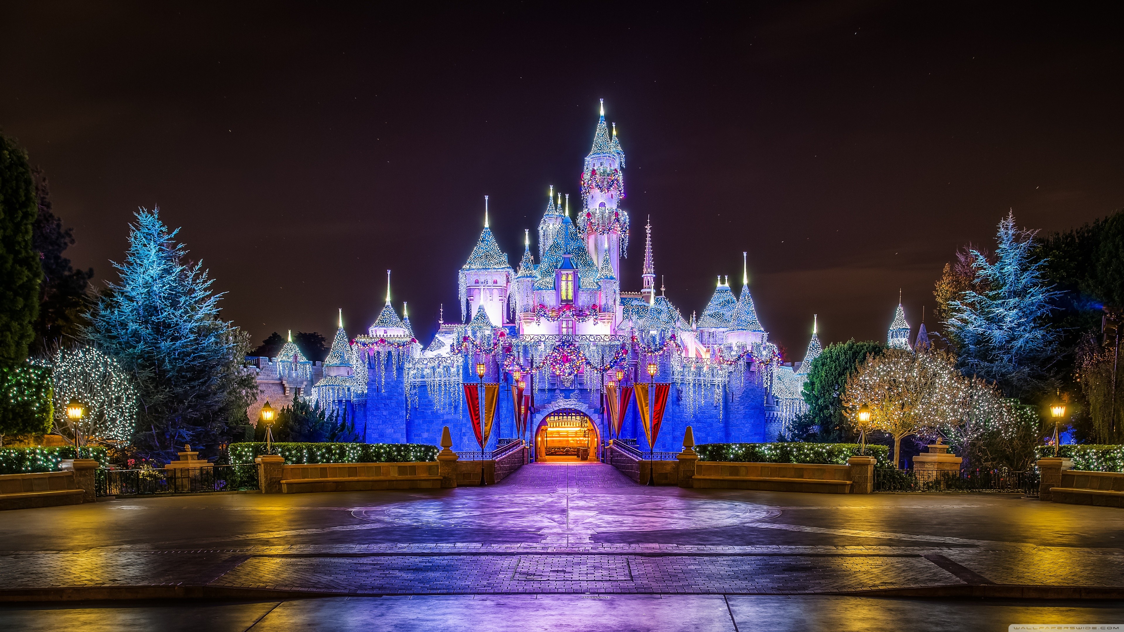 Data Src Beautiful 4k Disney Wallpaper Photo - Amusement Park Of Christmas Lights - HD Wallpaper 