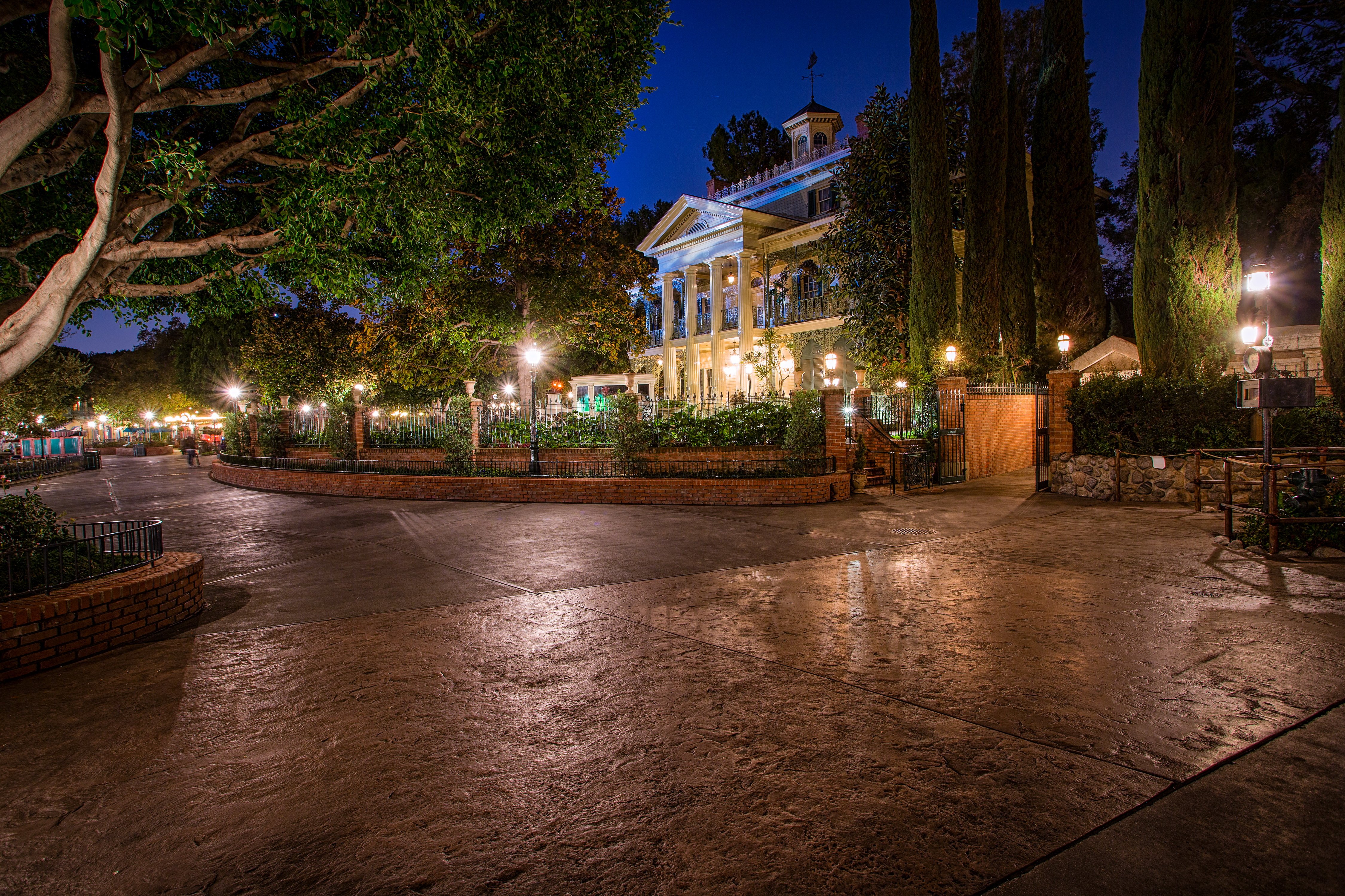 Disneyland Park - HD Wallpaper 