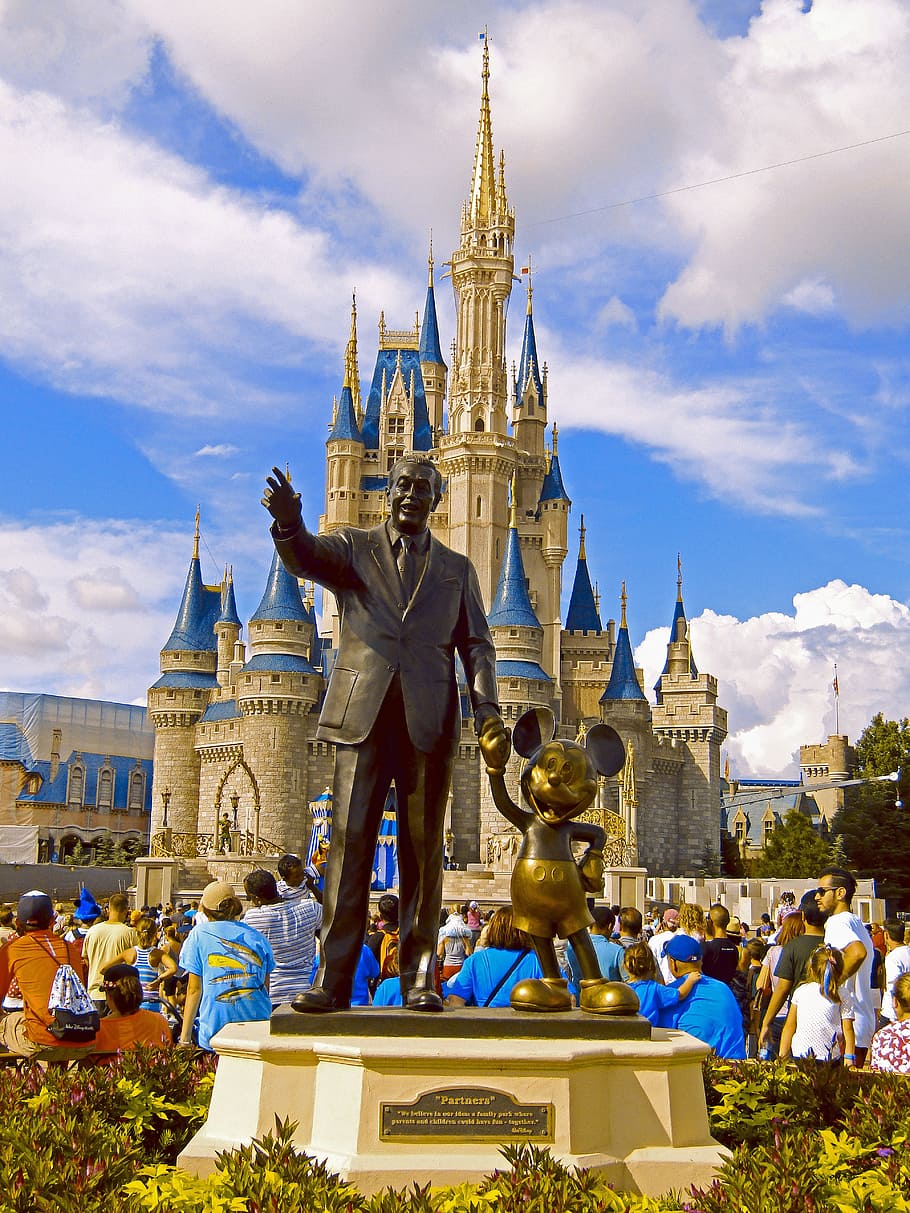 Walt Disney And Mickey Mouse Statue, Magic, Kingdom, - Disney World, Cinderella Castle - HD Wallpaper 