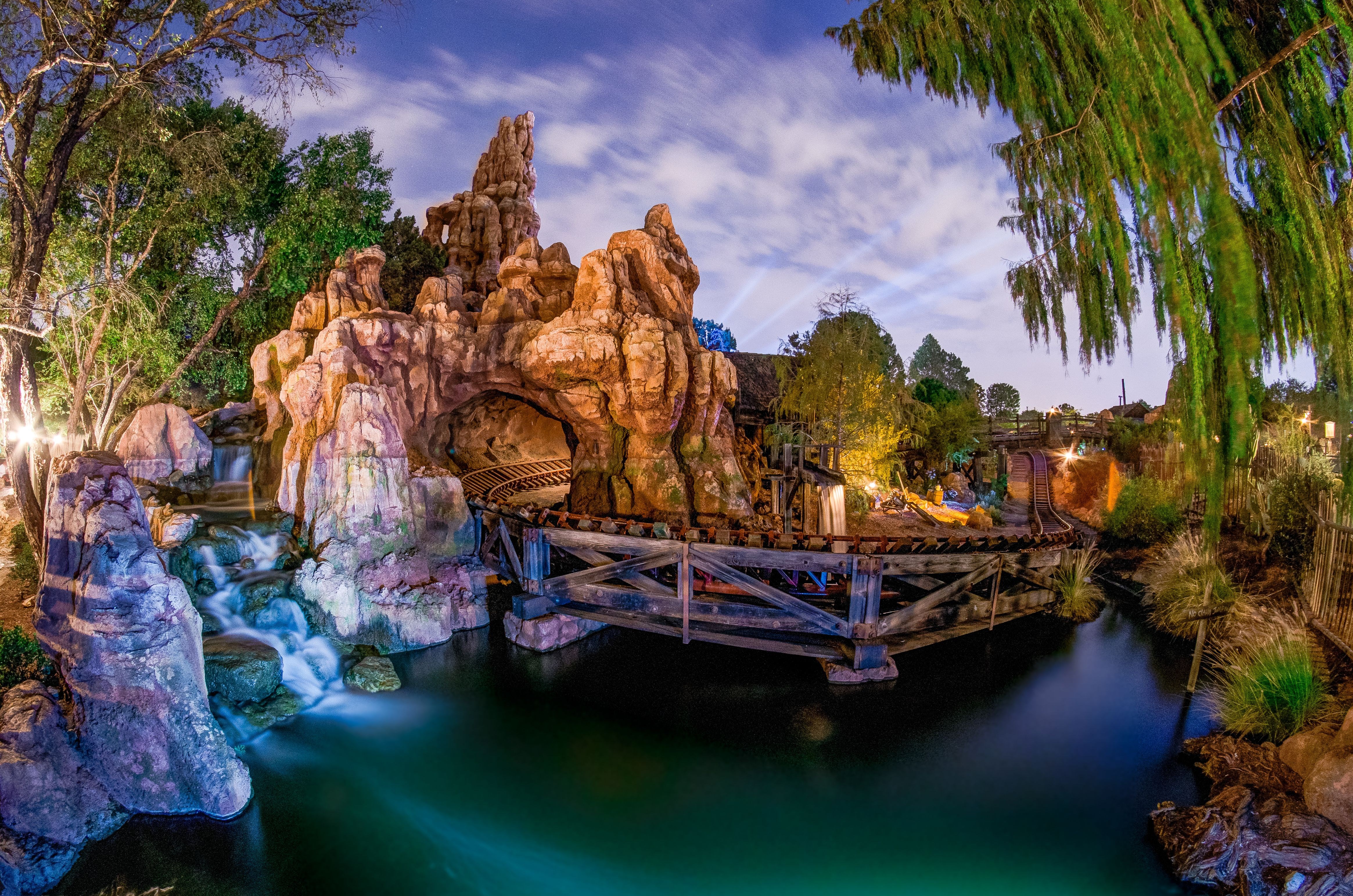 4k Disneyland - HD Wallpaper 