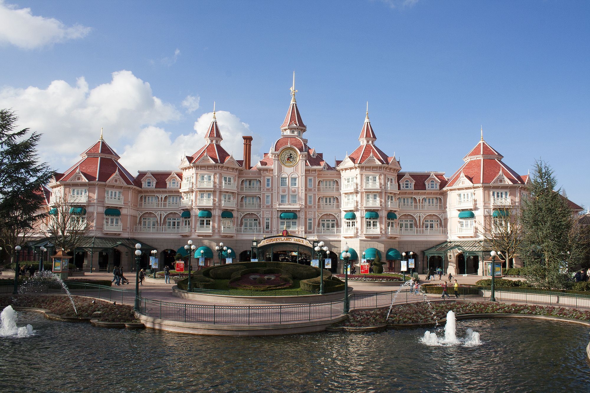 Disneyland, Disneyland, Paris, Hotel, Castle, Fountain, - Disneyland Resort Paris, Hotel - HD Wallpaper 