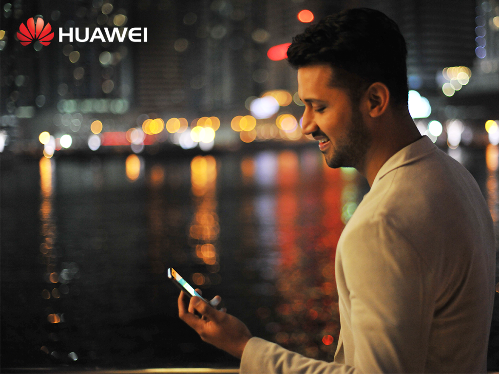 Atif Aslam Wallpaper - Atif Aslam With Phone - 1024x768 Wallpaper - Atif Aslam Wallpaper - Atif Aslam With Phone - 1024x768 Wallpaper -