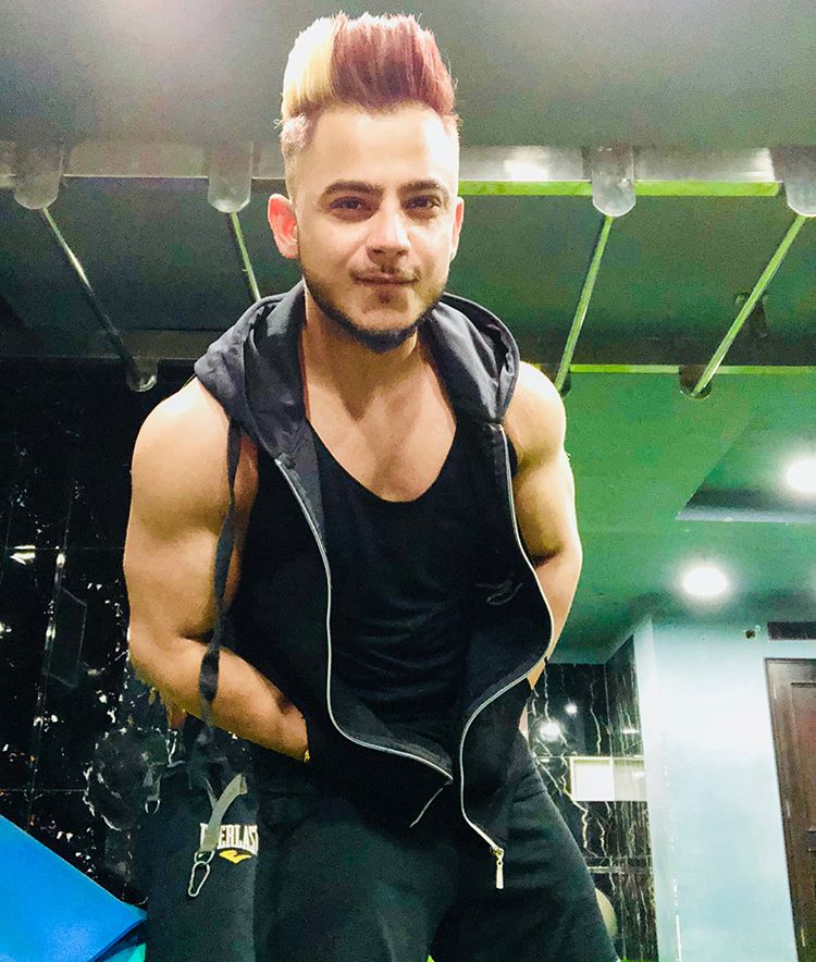 Millind Gaba Body - 750x884 Wallpaper Millind Gaba Body - 750x884 Wallpaper
