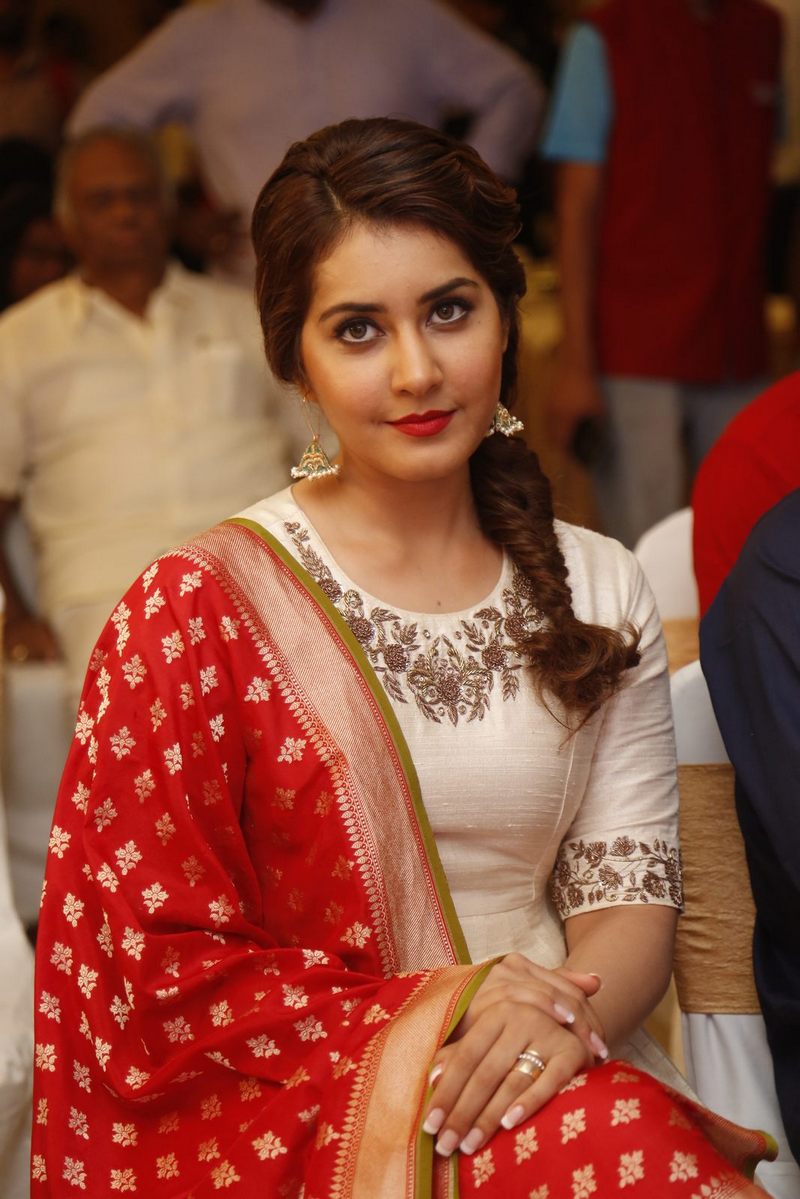 Desi Jatt Wallpaper Gallery - Rashi Khanna Hd Pic In Saree - HD Wallpaper 