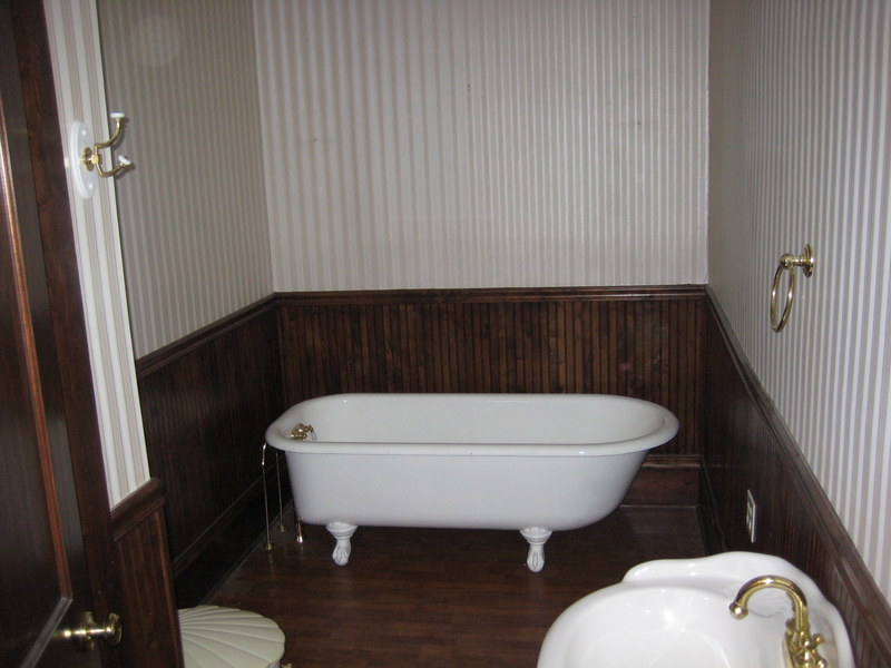 Bright Bathroom Before And After - HD Wallpaper 