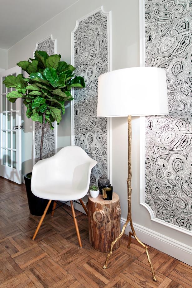 White Molded Chair Beside Fiddle Leaf Fig Tree & Stump - Wall - HD Wallpaper 