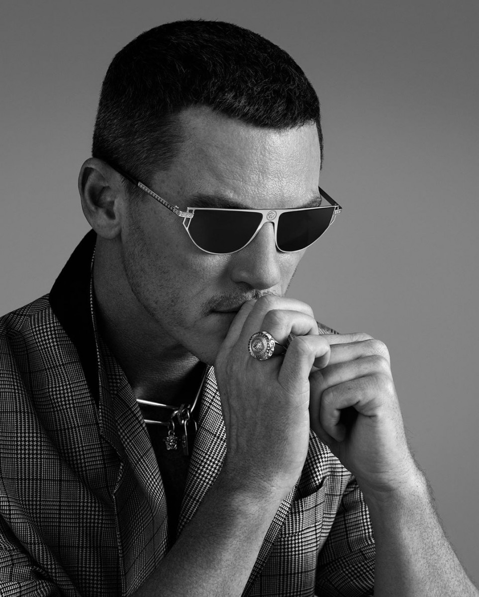 Pic - Luke Evans Versace Sunglasses - HD Wallpaper 