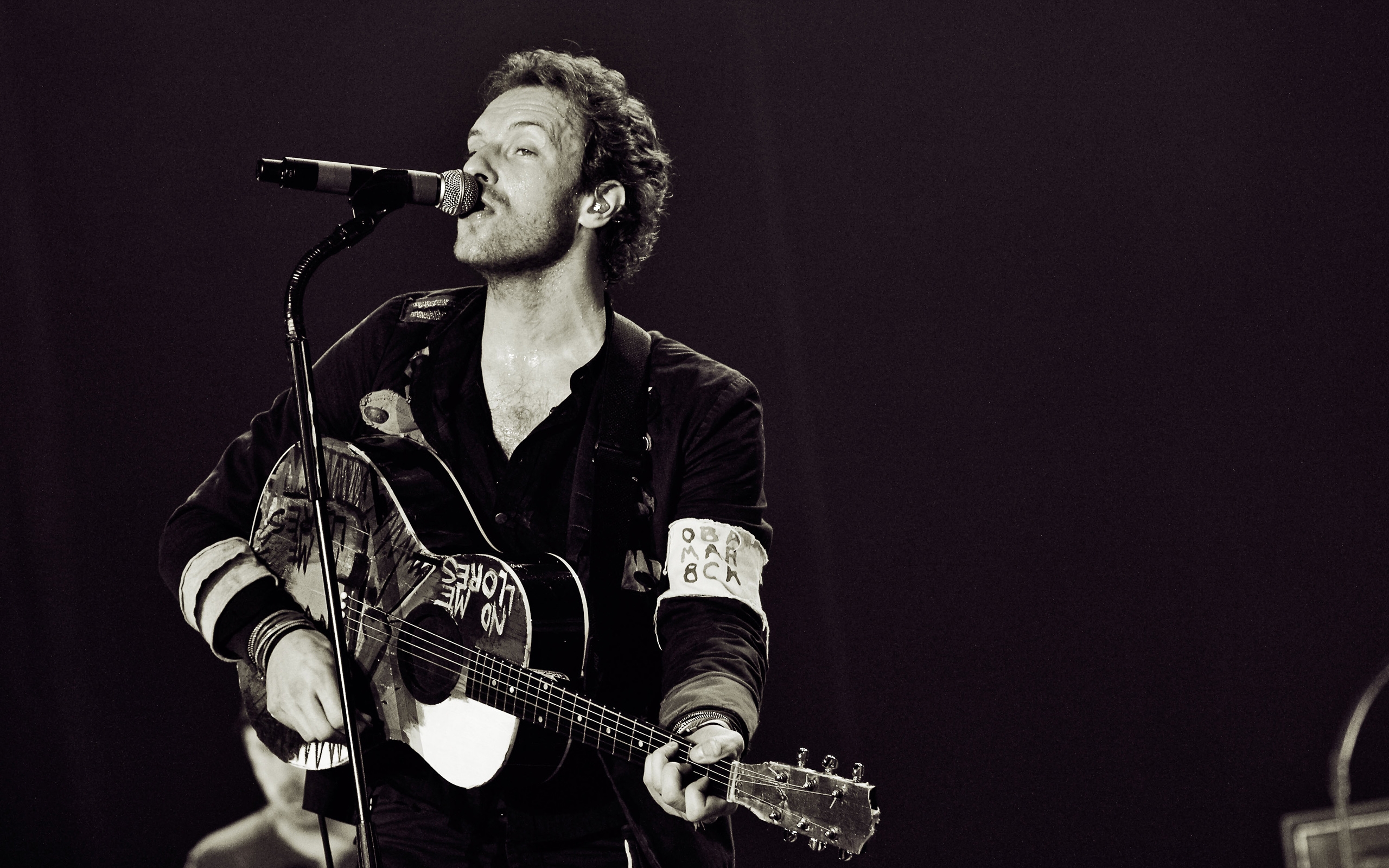 Chris Martin Wallpaper Hd 2560x1600 Wallpaper Teahub Io