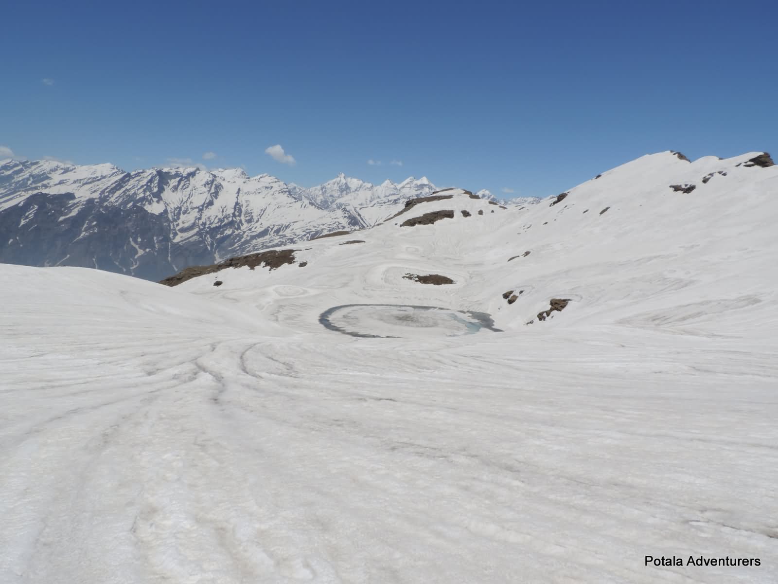 Bhrigu Lake Frozen During Winter - Snow - HD Wallpaper 