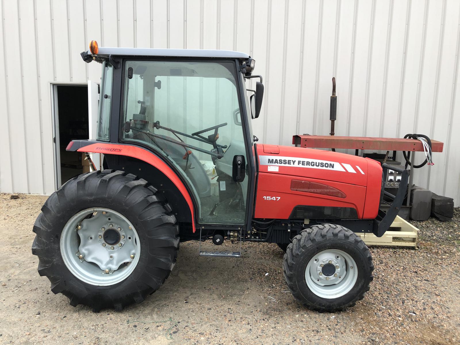 Tractor - HD Wallpaper 