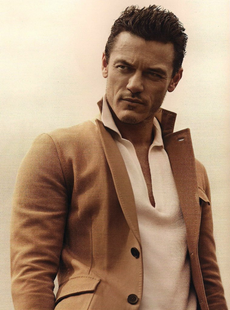 Luke Evans Image - Luke Evans Memes - HD Wallpaper 