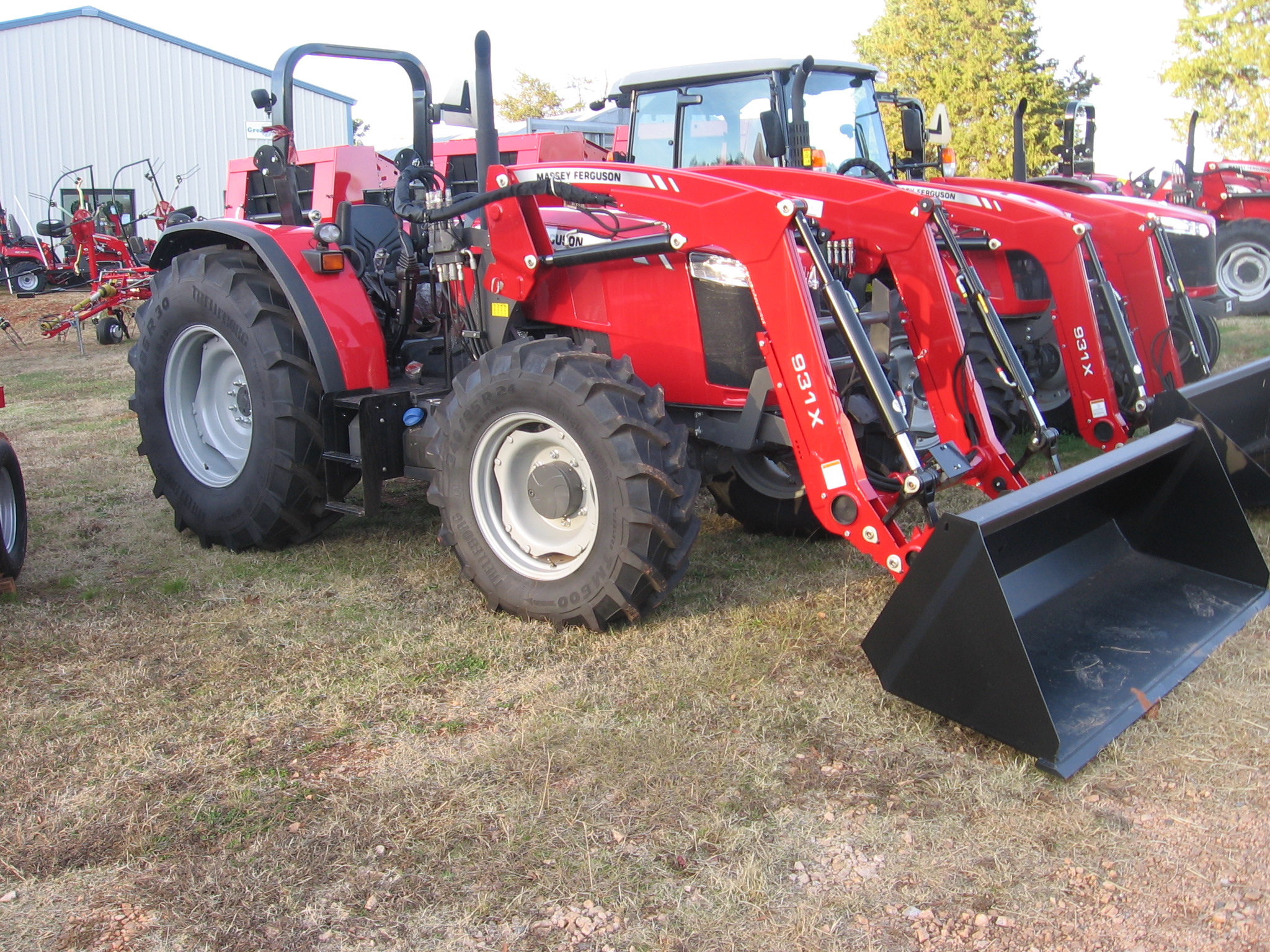 Tractor - HD Wallpaper 