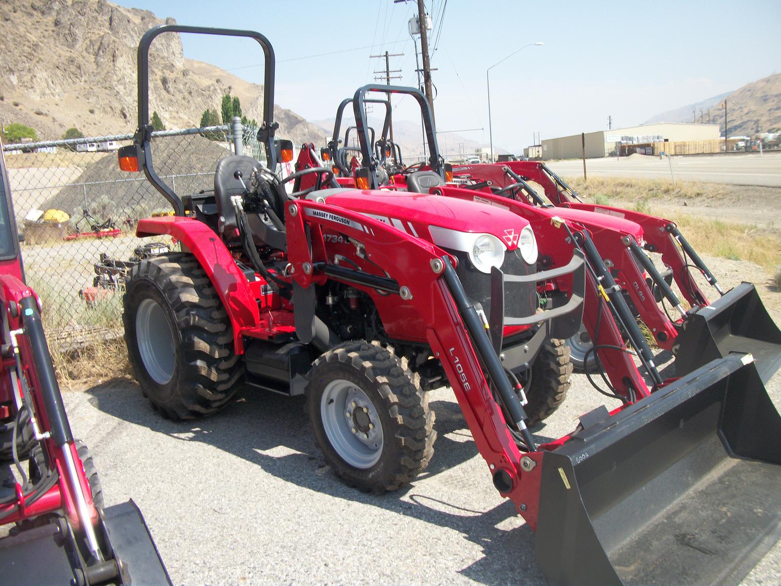 Tractor - HD Wallpaper 