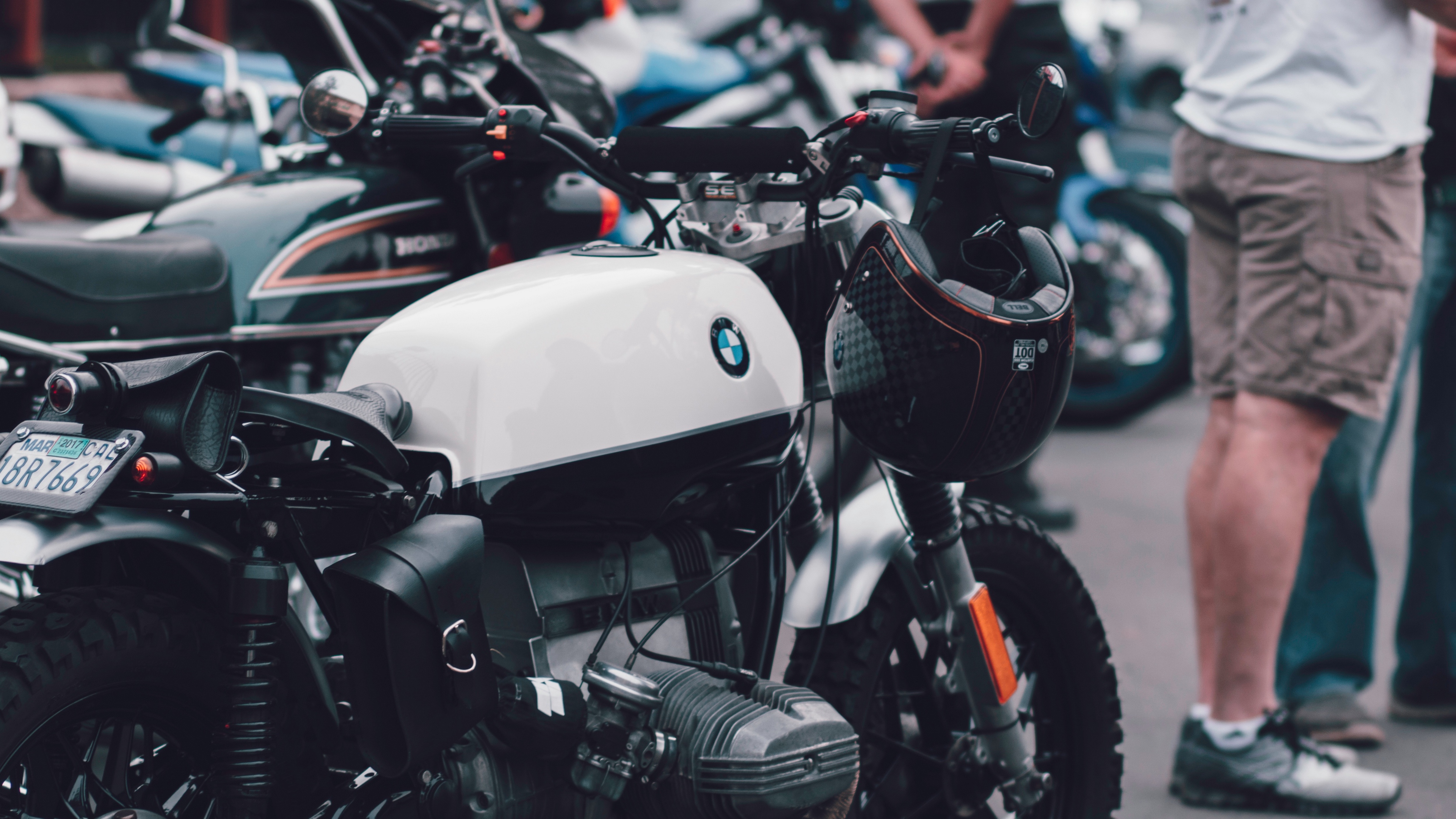 Wallpaper Motorcycle, Bike, Helmet - Bike 4k Wallpaper Download - HD Wallpaper 