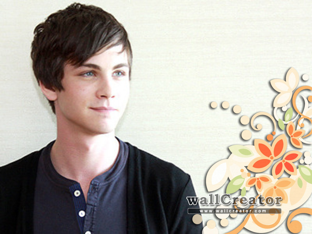 1366 / 768 Wallpaper - Logan Lerman - HD Wallpaper 