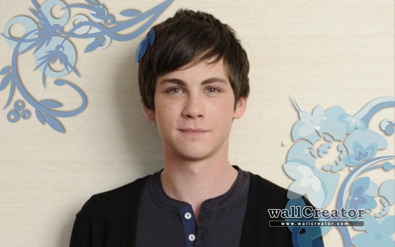 1280 / 800 Wallpaper - Logan Lerman - HD Wallpaper 