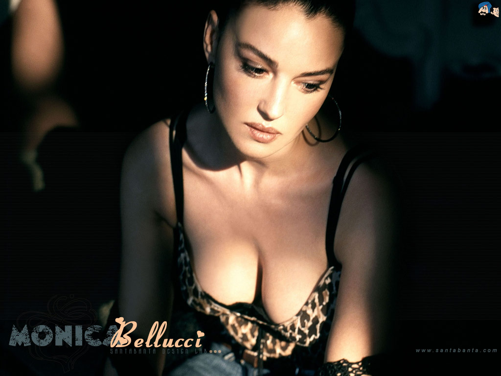 Bellucci photos monica hot Monica Bellucci