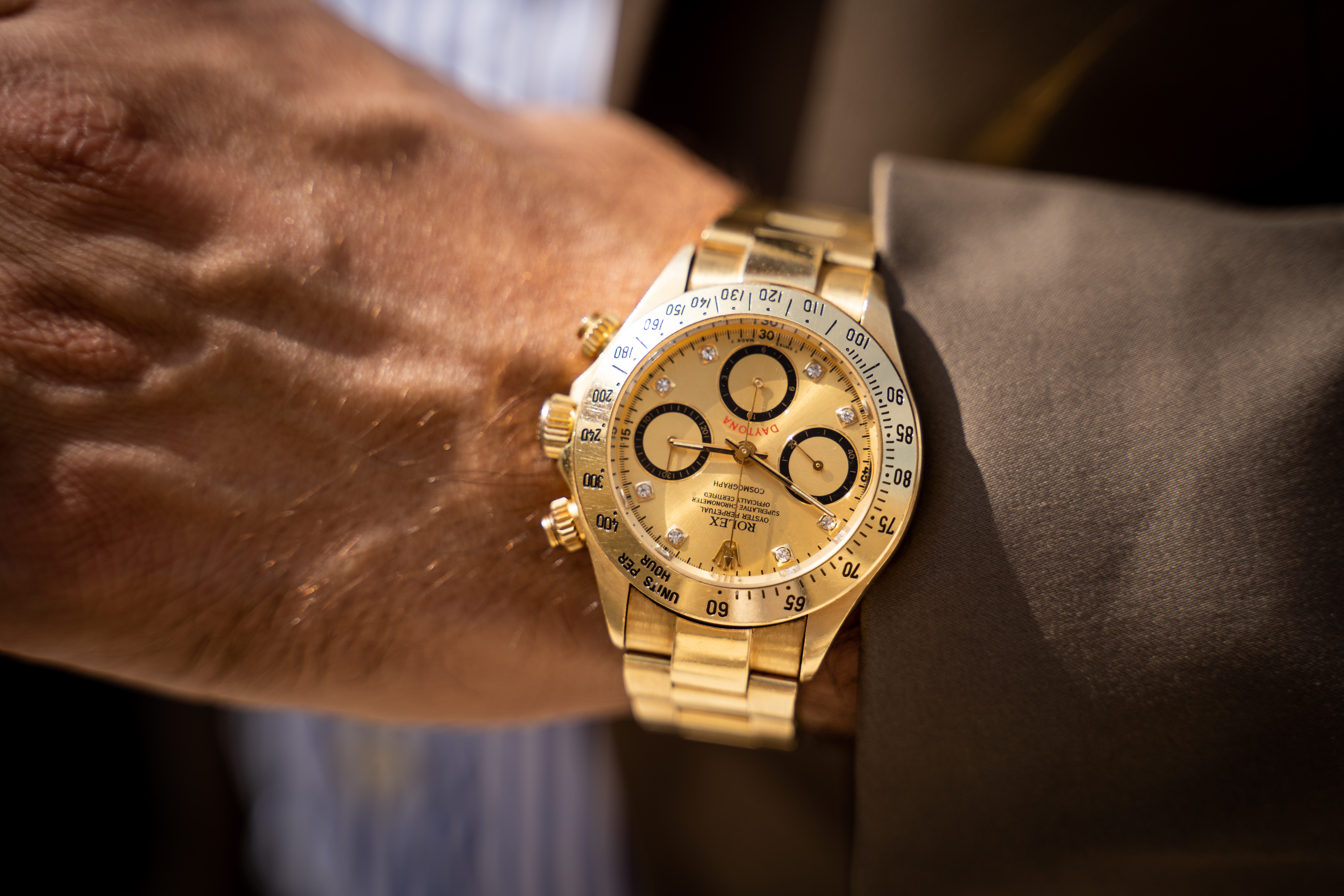 Analog Watch - HD Wallpaper 