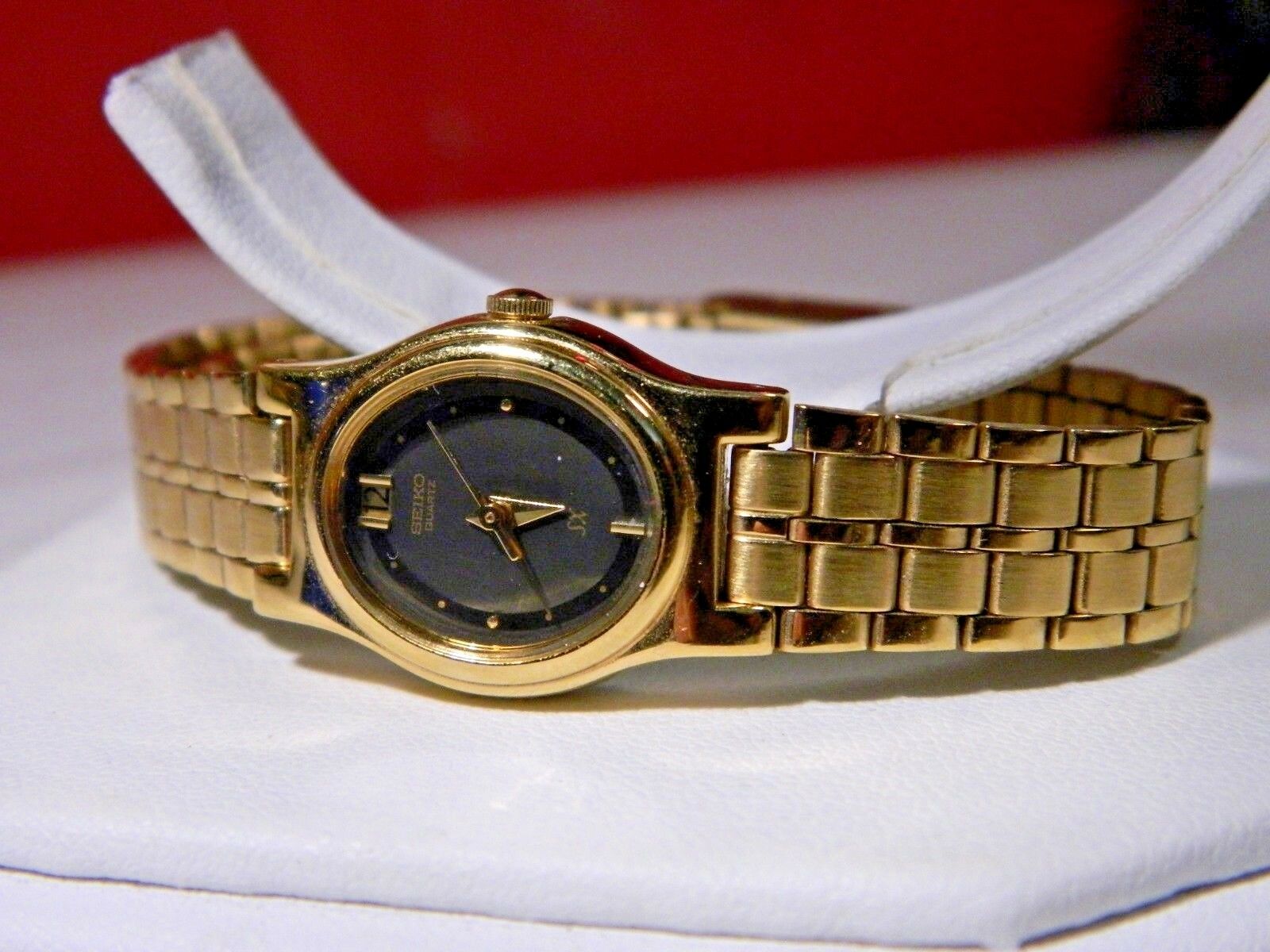 Analog Watch - HD Wallpaper 