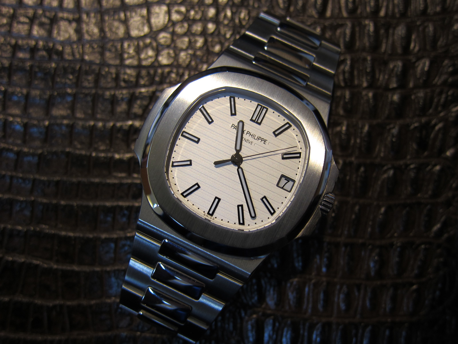 Analog Watch - HD Wallpaper 