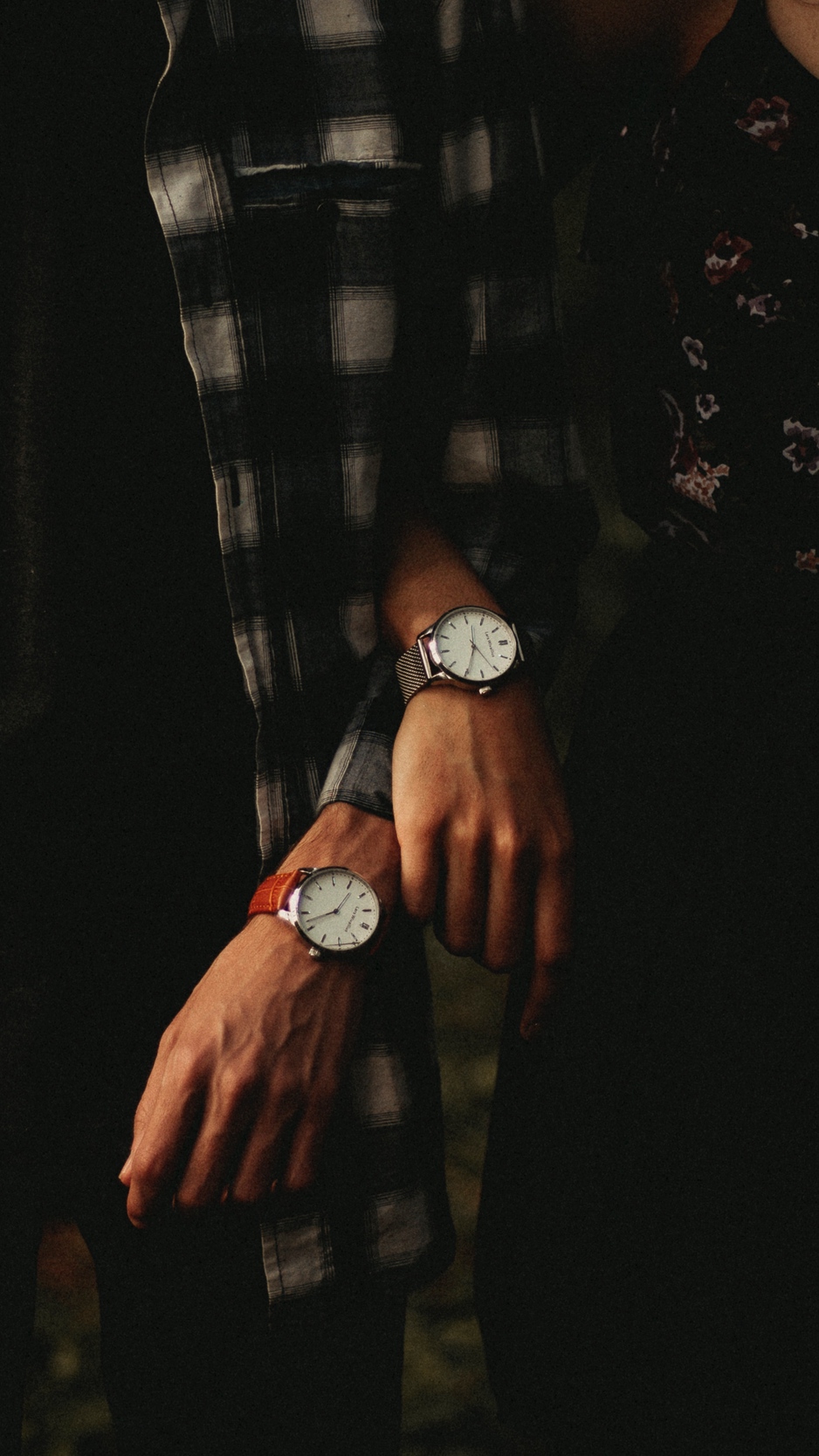 Wallpaper Wrist Watch, Pair, Hands - Watch Background Iphone 8 - HD Wallpaper 