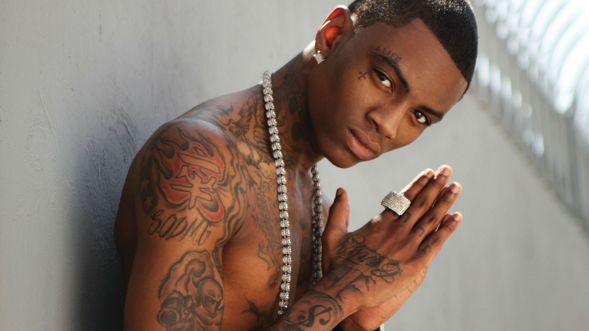 Soulja Boy Rap Rapper Hip Hop Gangsta Tattoo - Chris Brown 2017 Album - HD Wallpaper 