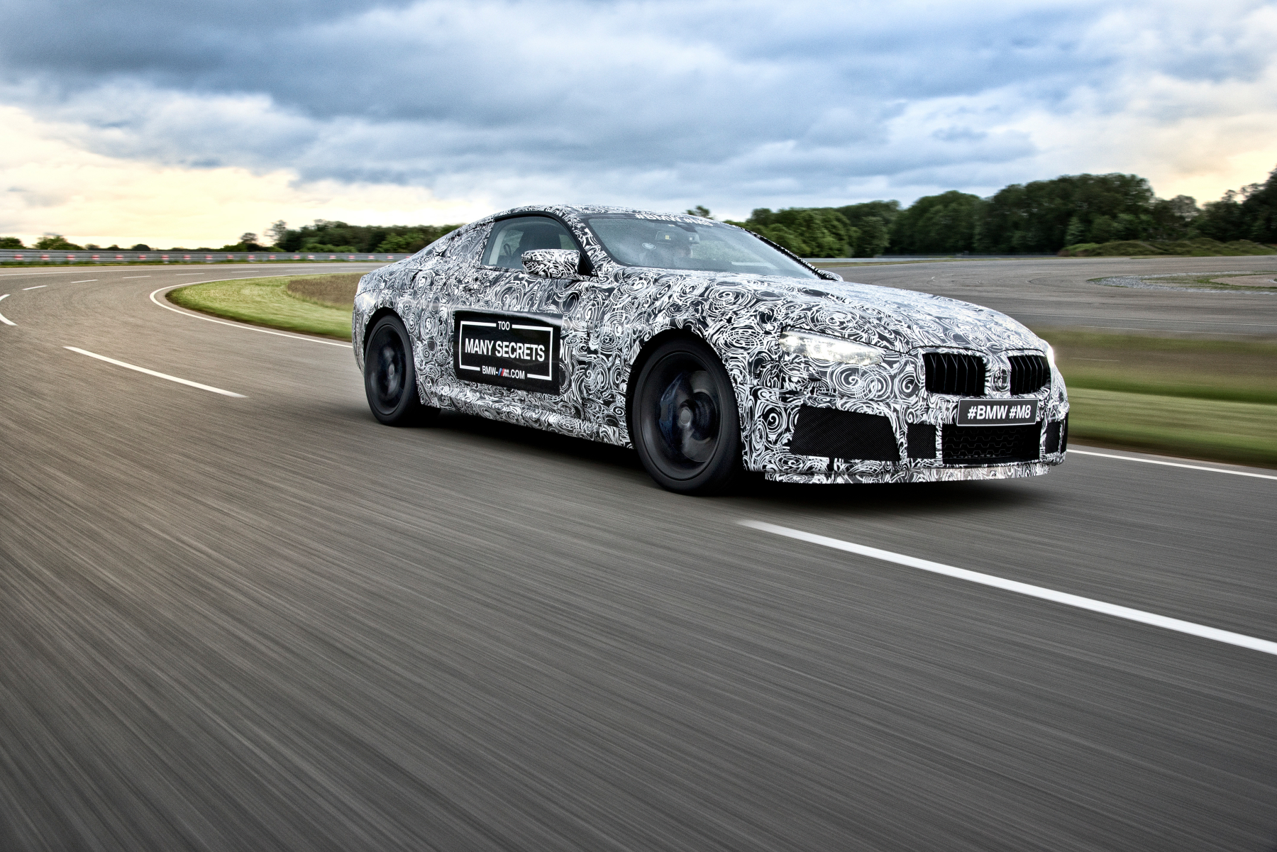 Bmw M8 - HD Wallpaper 
