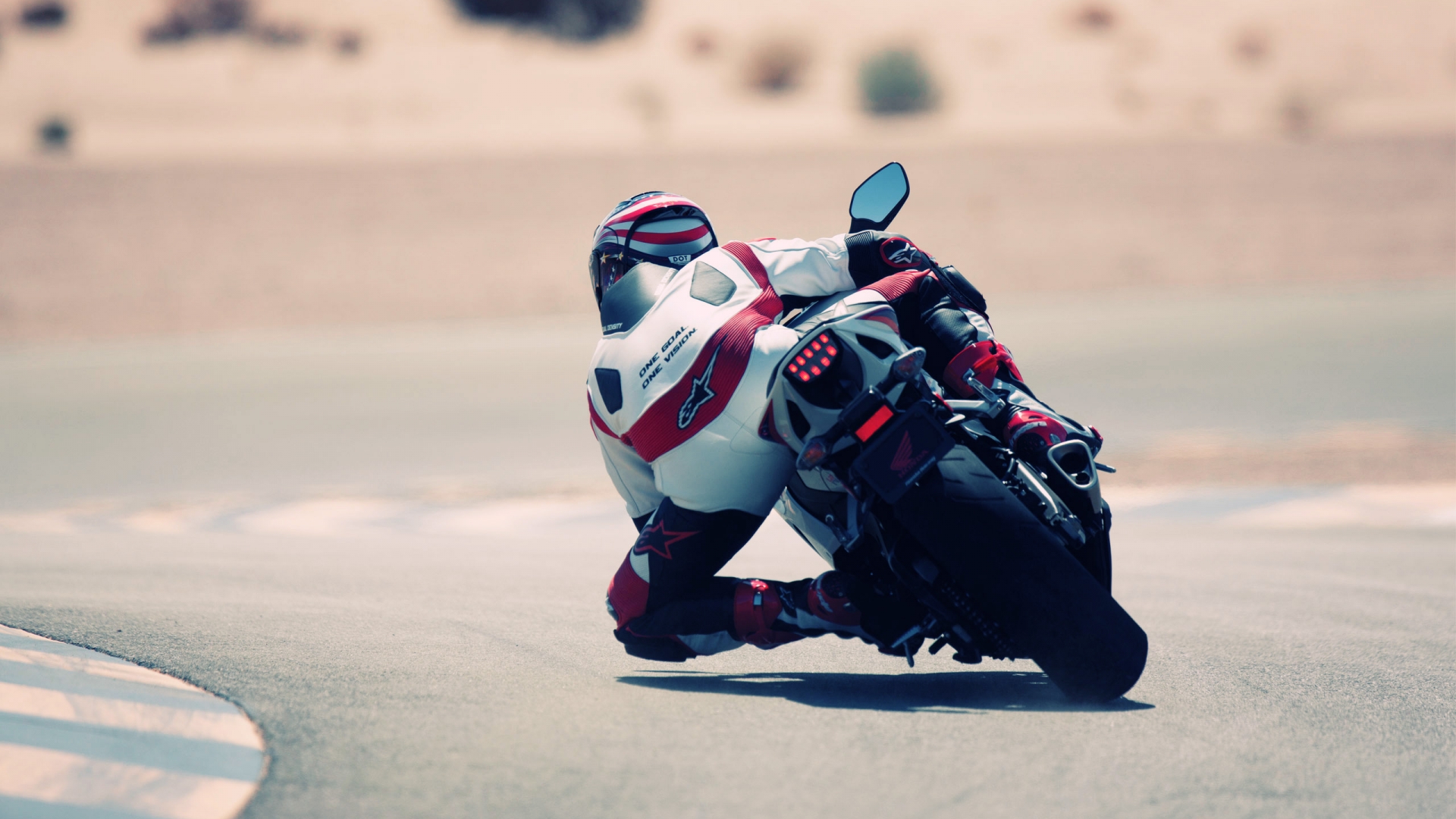 Motogp Honda Bike On Race Track - Cbr 1000 Rr 2012 - HD Wallpaper 