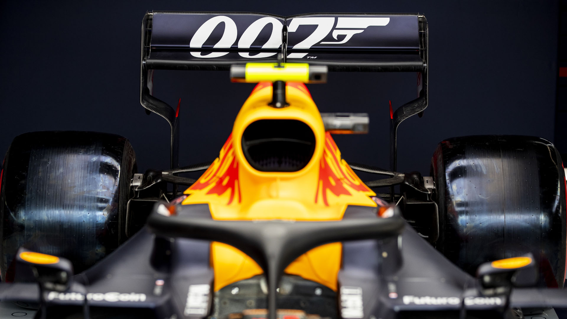 Aston Martin Red Bull Racing 2 - Red Bull 007 Car - HD Wallpaper 