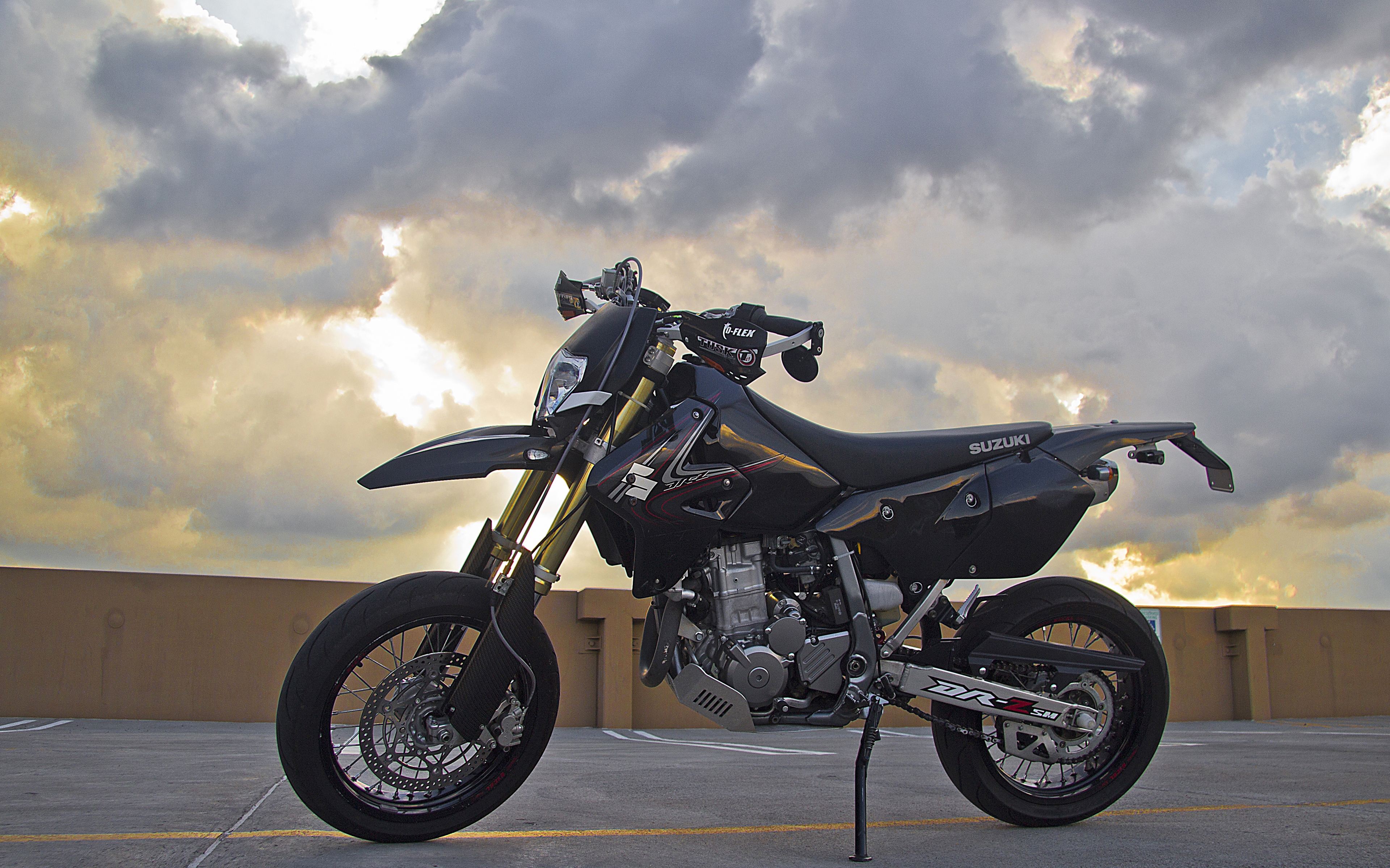 Suzuki Drz 400 Supermoto - HD Wallpaper 