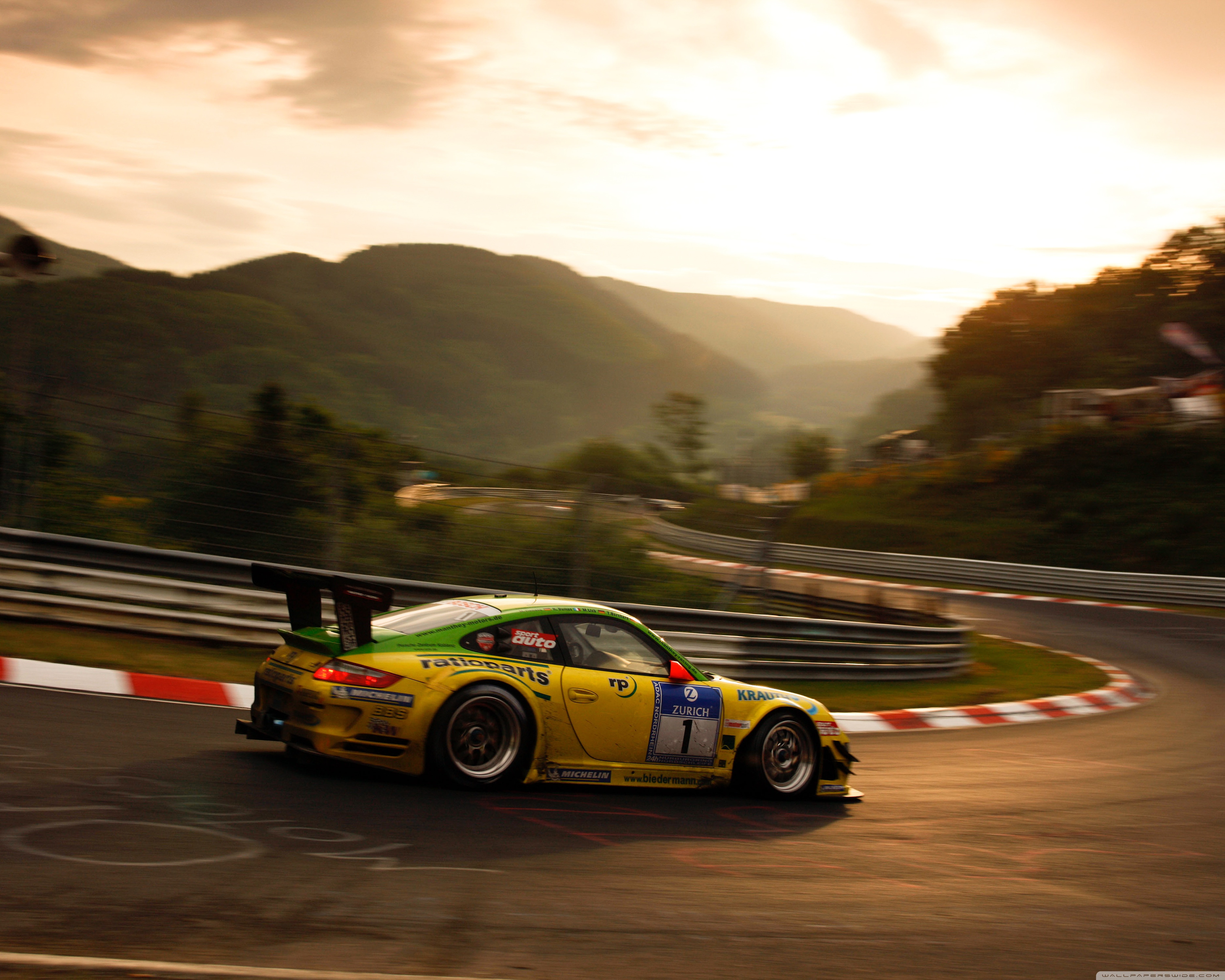 Car Wallpaper Iphone Racetrack - HD Wallpaper 