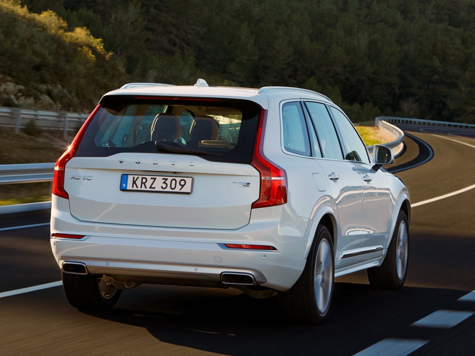 Volvo Xc90 Ii Desktop Wallpapers - Volvo Xc90 Hybrid Spec - HD Wallpaper 