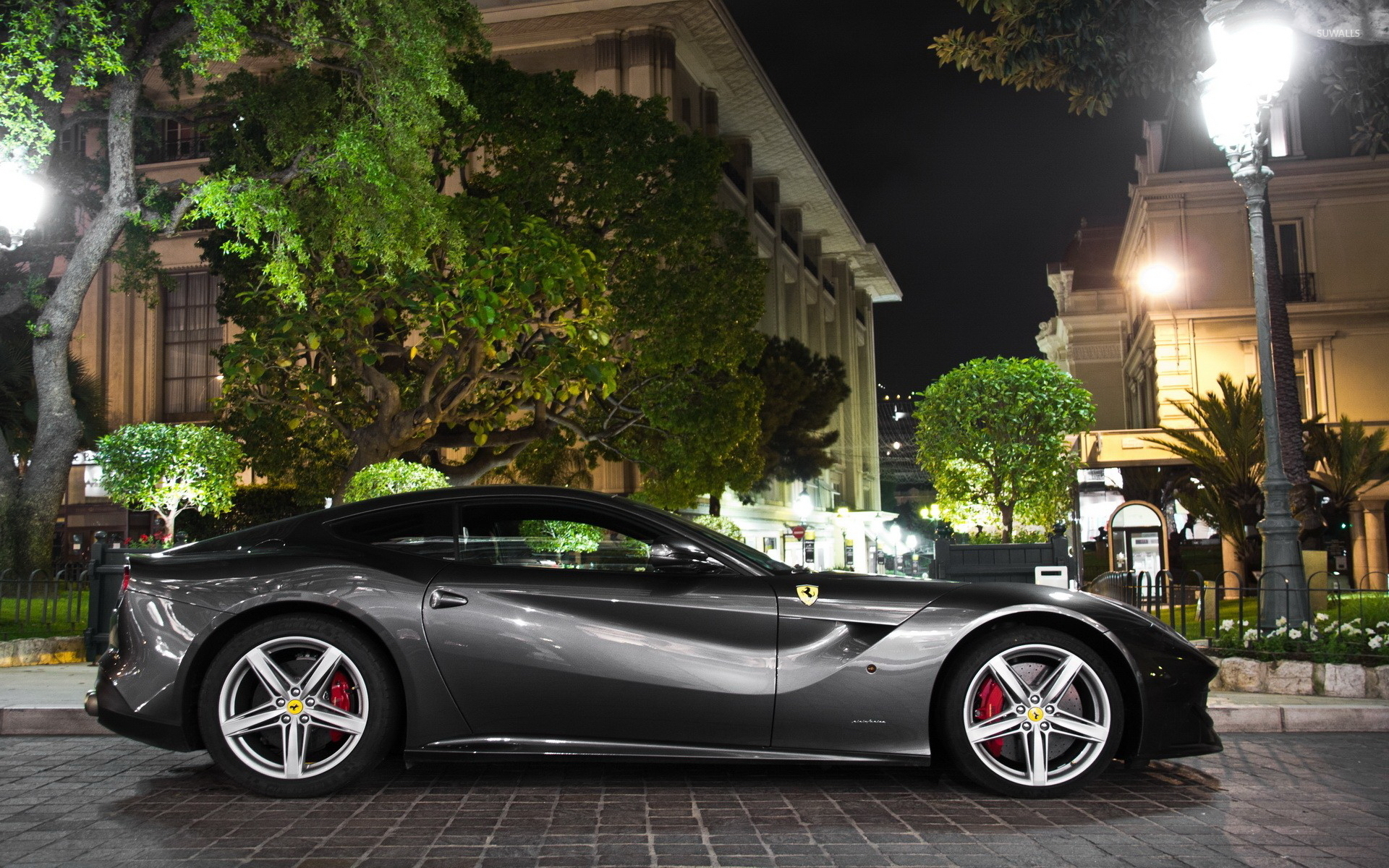 Ferrari F12 Side View - HD Wallpaper 