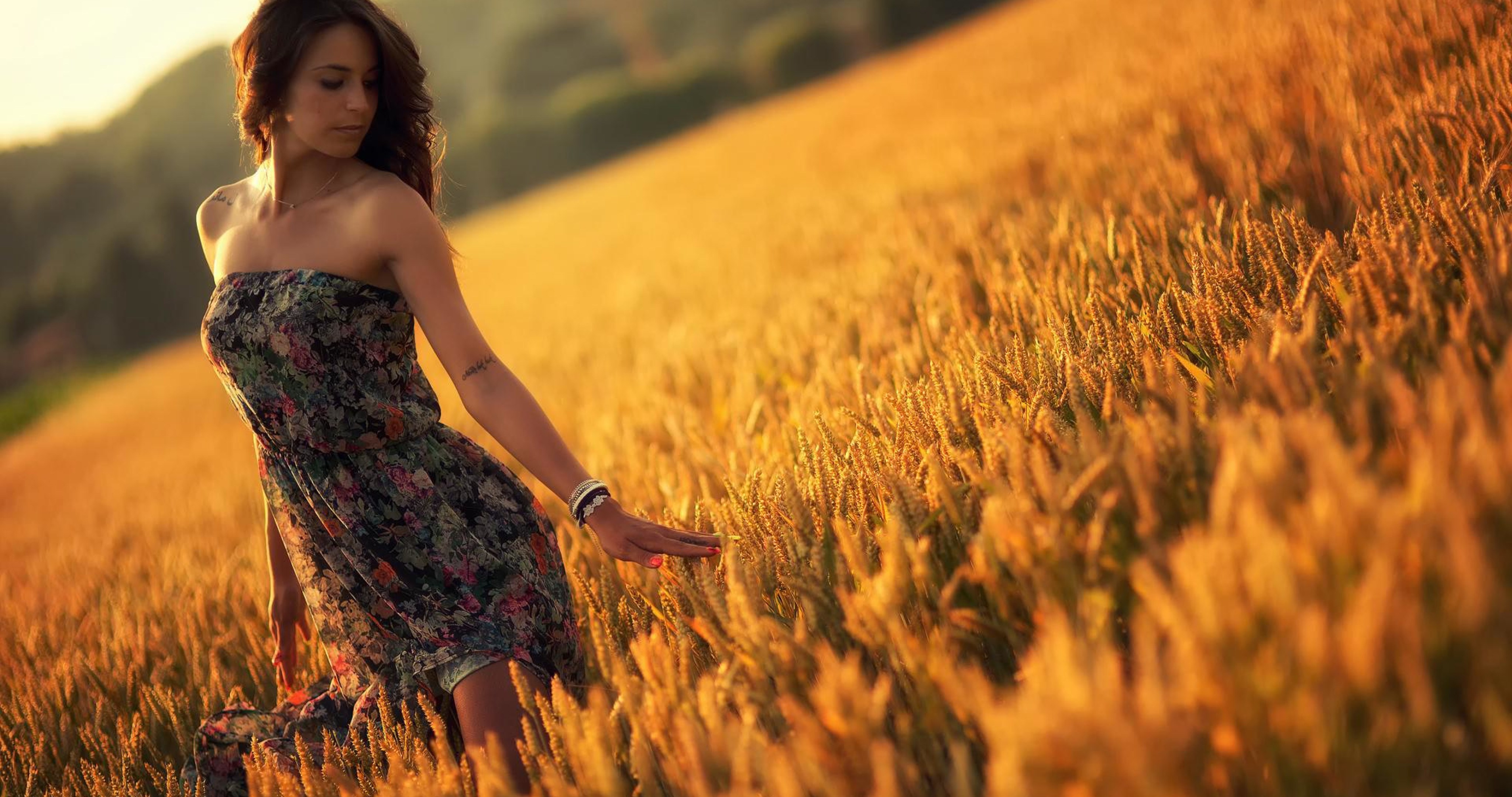 Summer Dress In Field - HD Wallpaper 