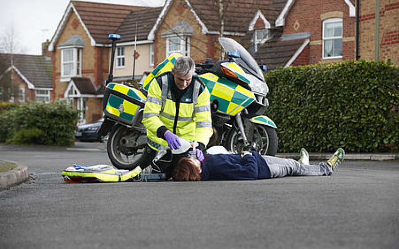 Motorcycle-paramedic - Paramedic West Midlands - HD Wallpaper 