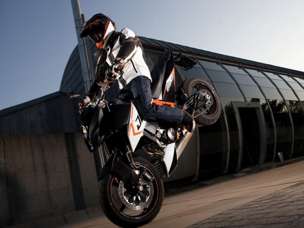 Ktm, Ktm Duke 690, Stoppie, Motorcycle Wallpaper,ktm - Ktm Duke 690 R 2012 - HD Wallpaper 