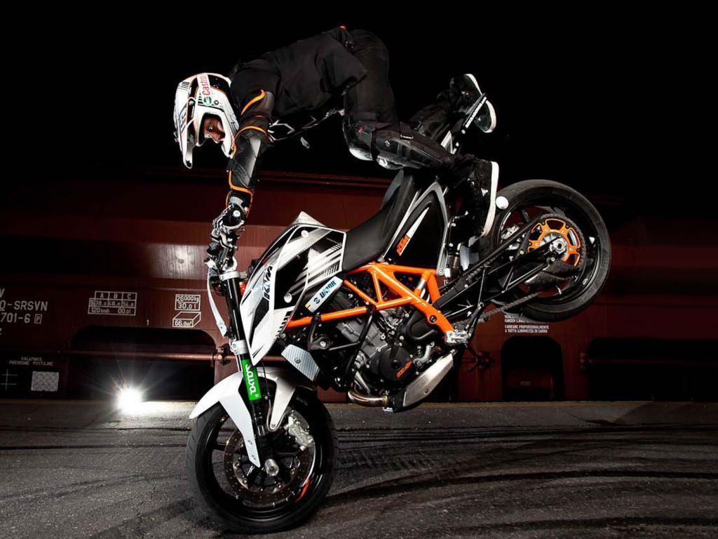 Rok Bagoros Ktm 690 Duke Stunt Bike 3818 Wallpaper - Full Hd Duke Bike - HD Wallpaper 