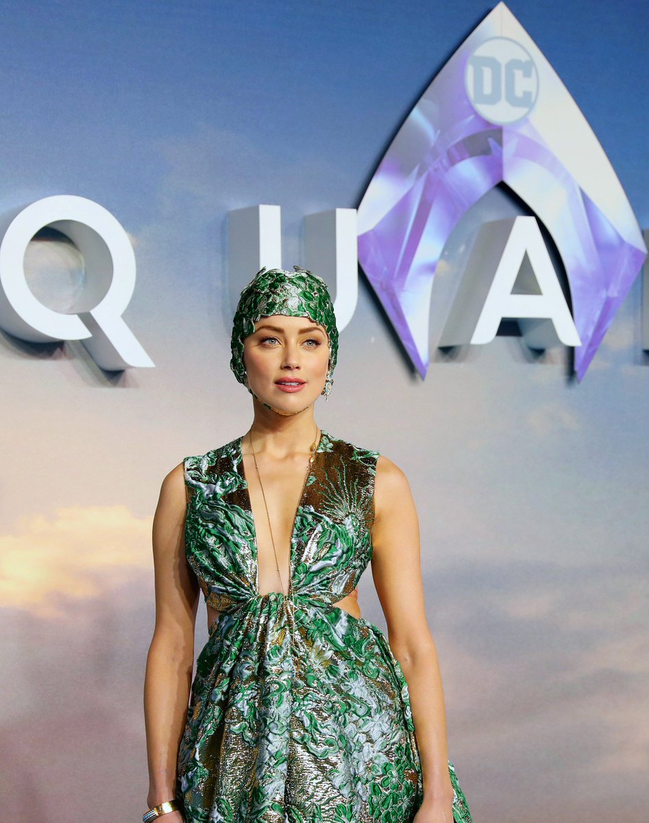 Amber Heard Red Carpet - HD Wallpaper 