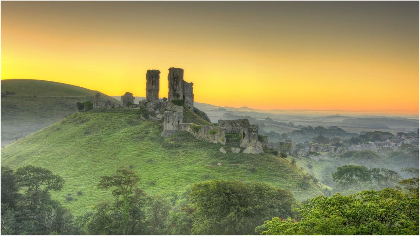 Corfe Castle On The Isle Of Purbeck Dorset England - HD Wallpaper 